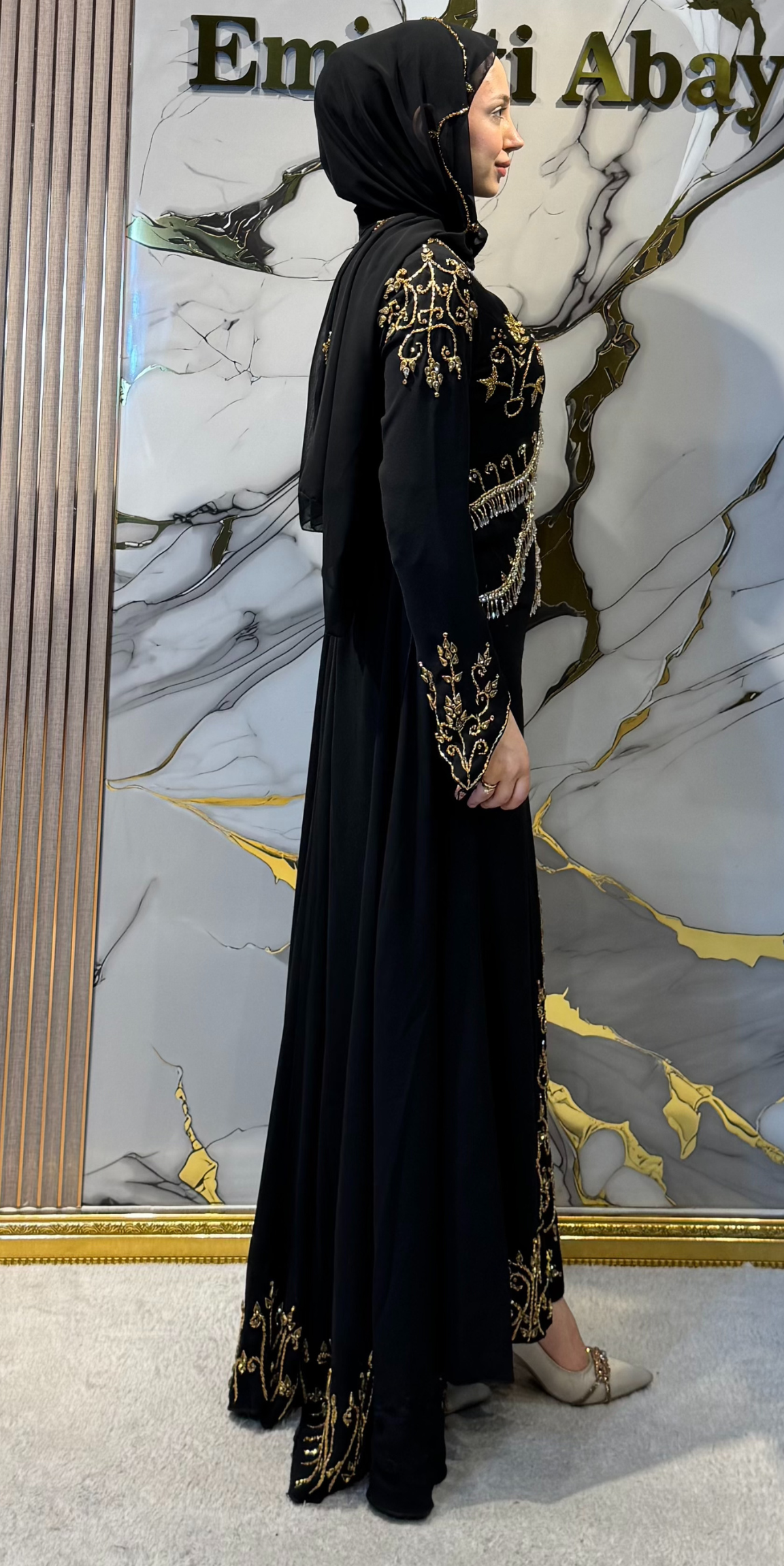 El İşlemeli Altın Taşlı Siyah Abaya – Şallı Takım | EF0023 GSB
