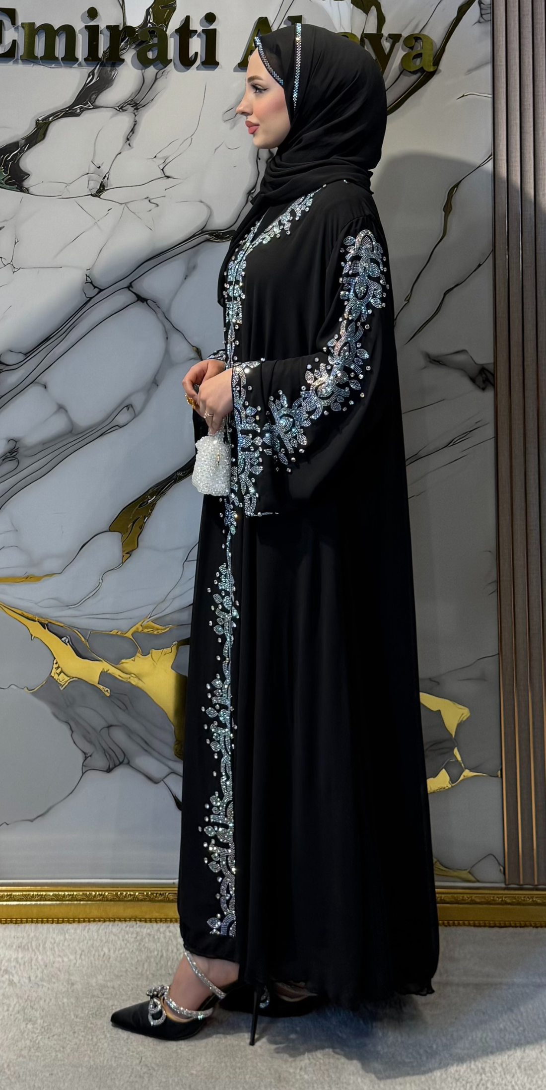 Önü ve Omuzdan Kollara Kadar CanCan Taşlı Şık Siyah Şifon Abaya
