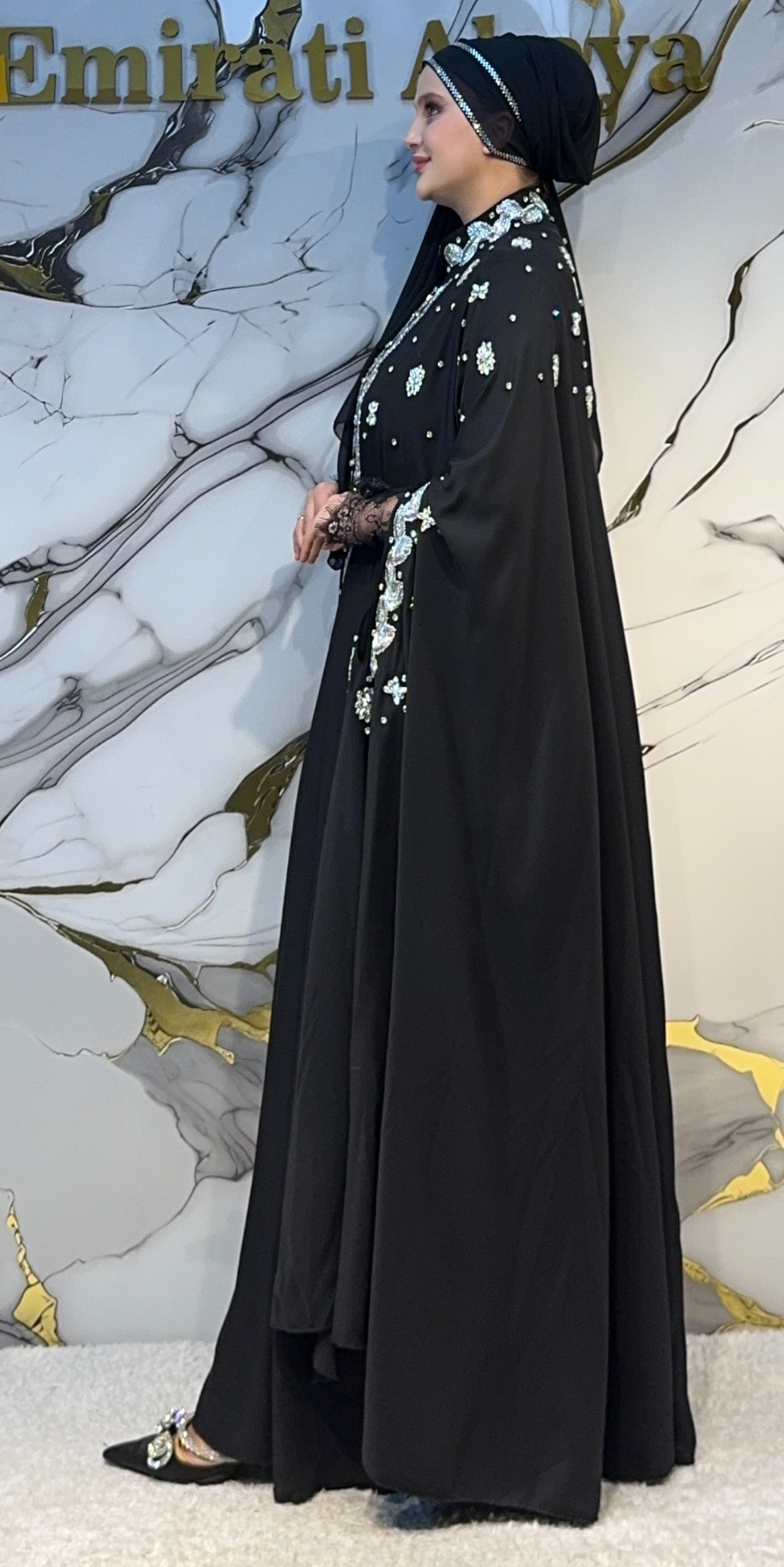 Beyaz Taşlı Dantel Kollu Siyah Kolsuz Abaya Emirati Abaya | LY39