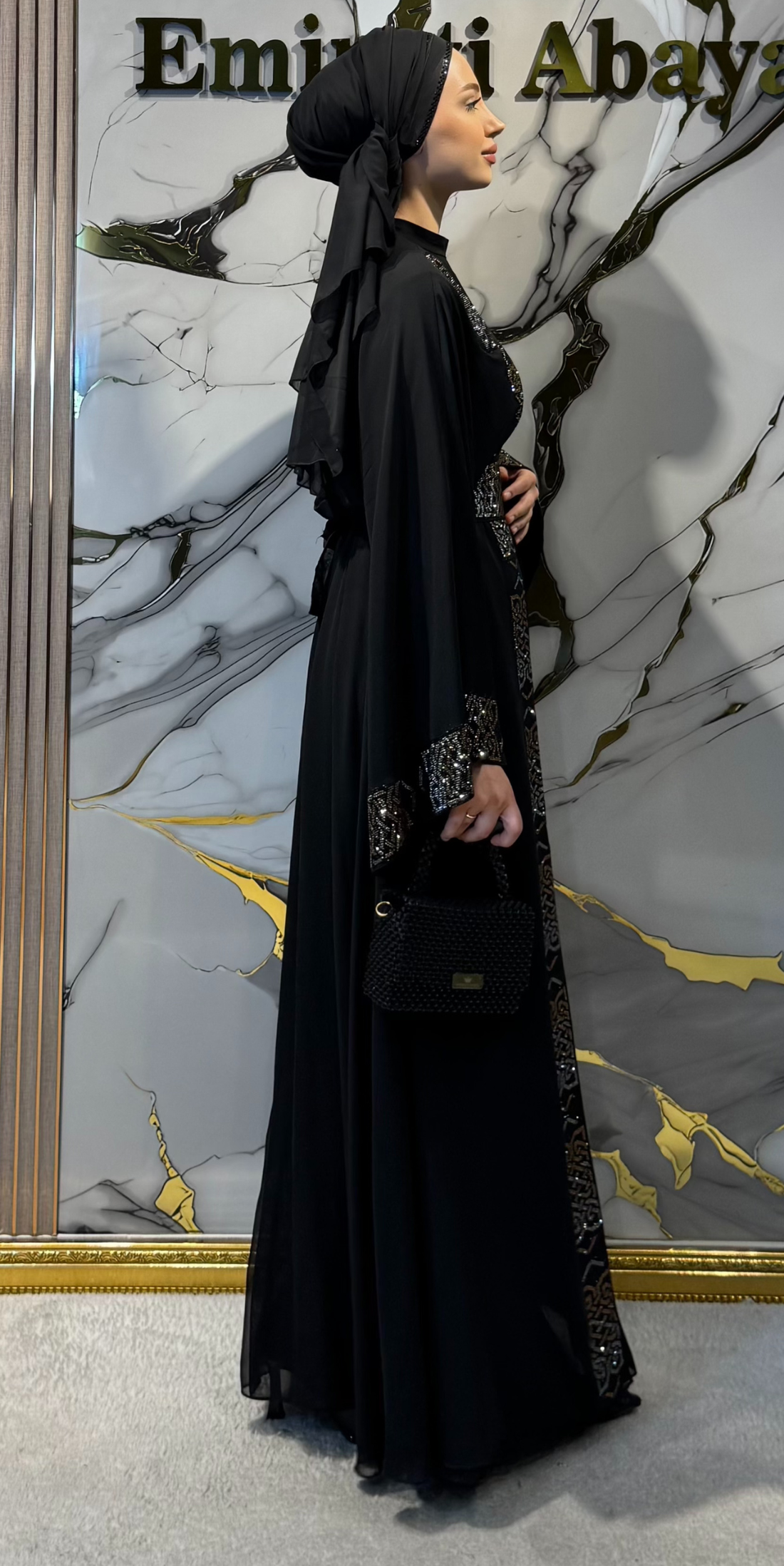 Önü Siyah ve Gold Taşlı Şık Abaya TM040 - 3 Parça Set (Şal ve İçlik Dahil)