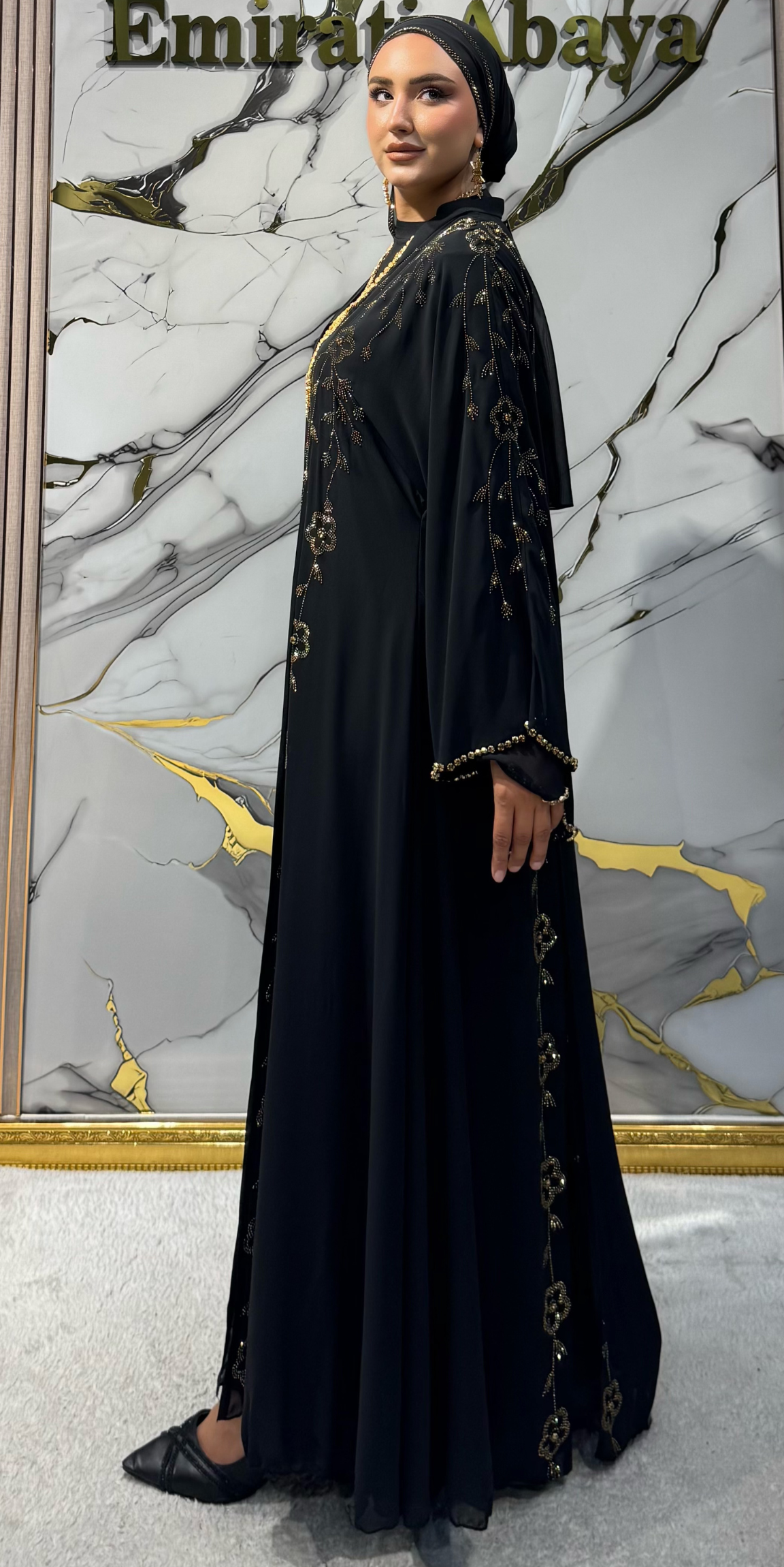Siyah Şifon Çiçek Desenli Gold Taşlı Çakılmış Kollu Abaya | LY59 GSB