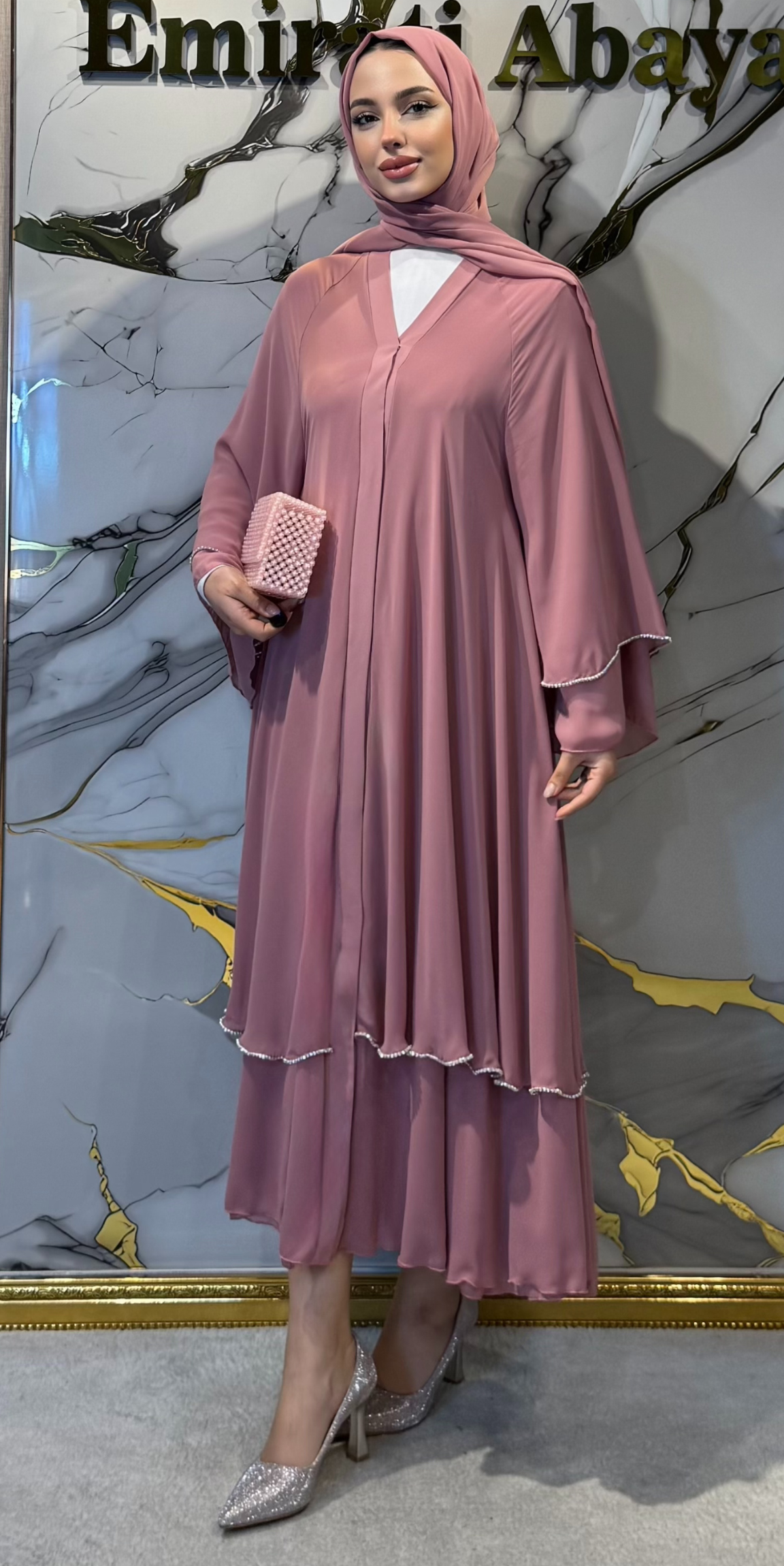 عباية من طبقتين مزينة بأحجار سواروفسكي وردية اللون