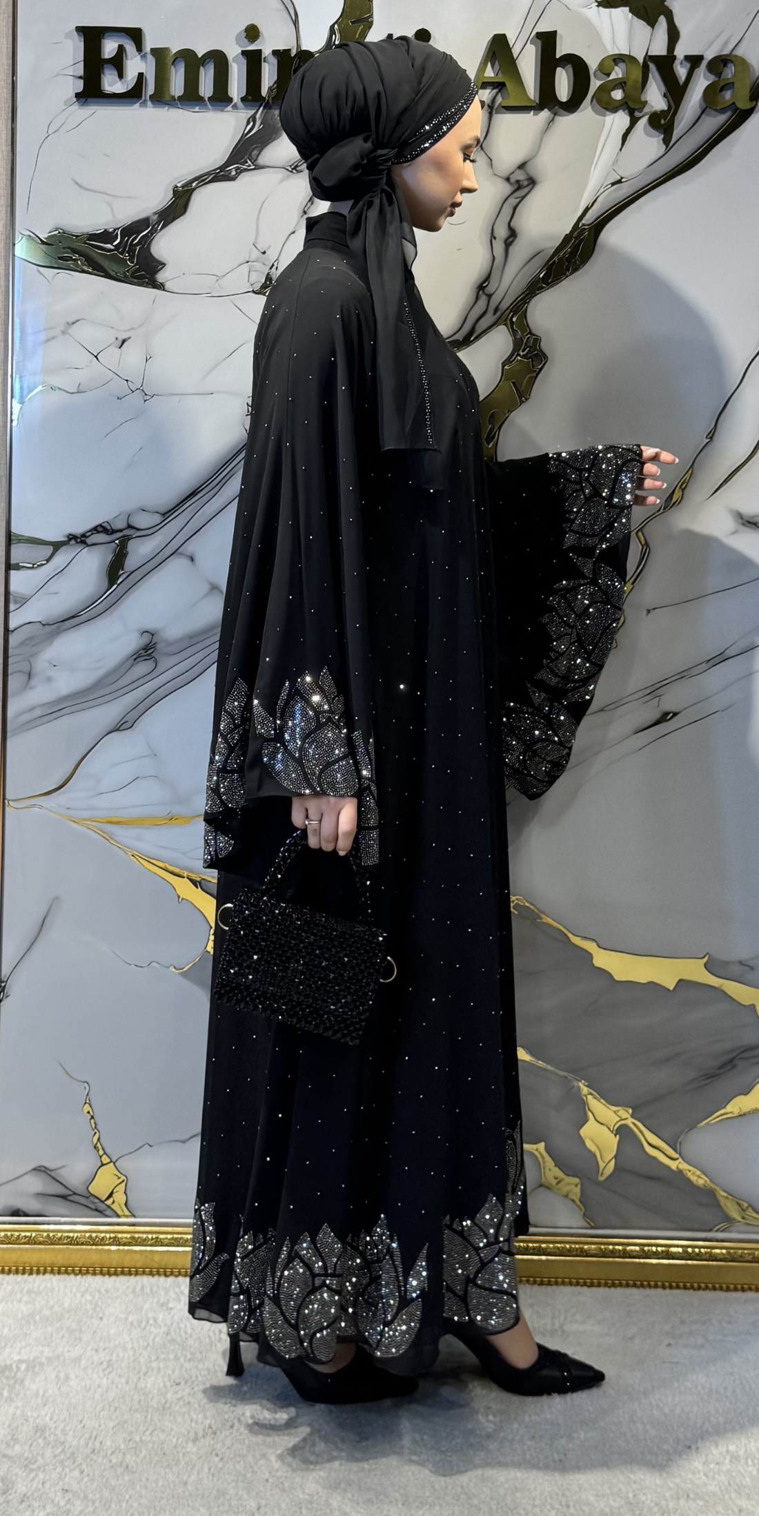 مجموعة مذهلة من ثلاث طبقات مرصعة بأحجار سواروفسكي السوداء