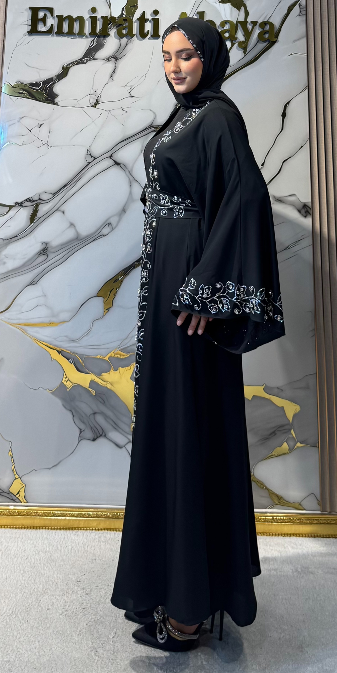 Siyah Dubai Kumaş Gümüş Taşlı Çiçek Desenli Dört Parça Abaya Seti | LY53 WSDB
