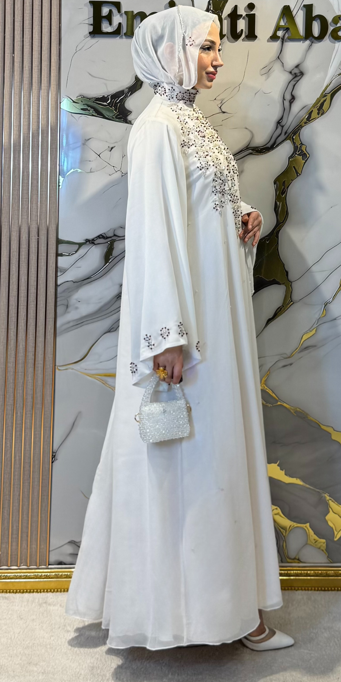 El İşlemeli Taşlı Beyaz Dubai Abaya – Şallı Takım | EF0032
