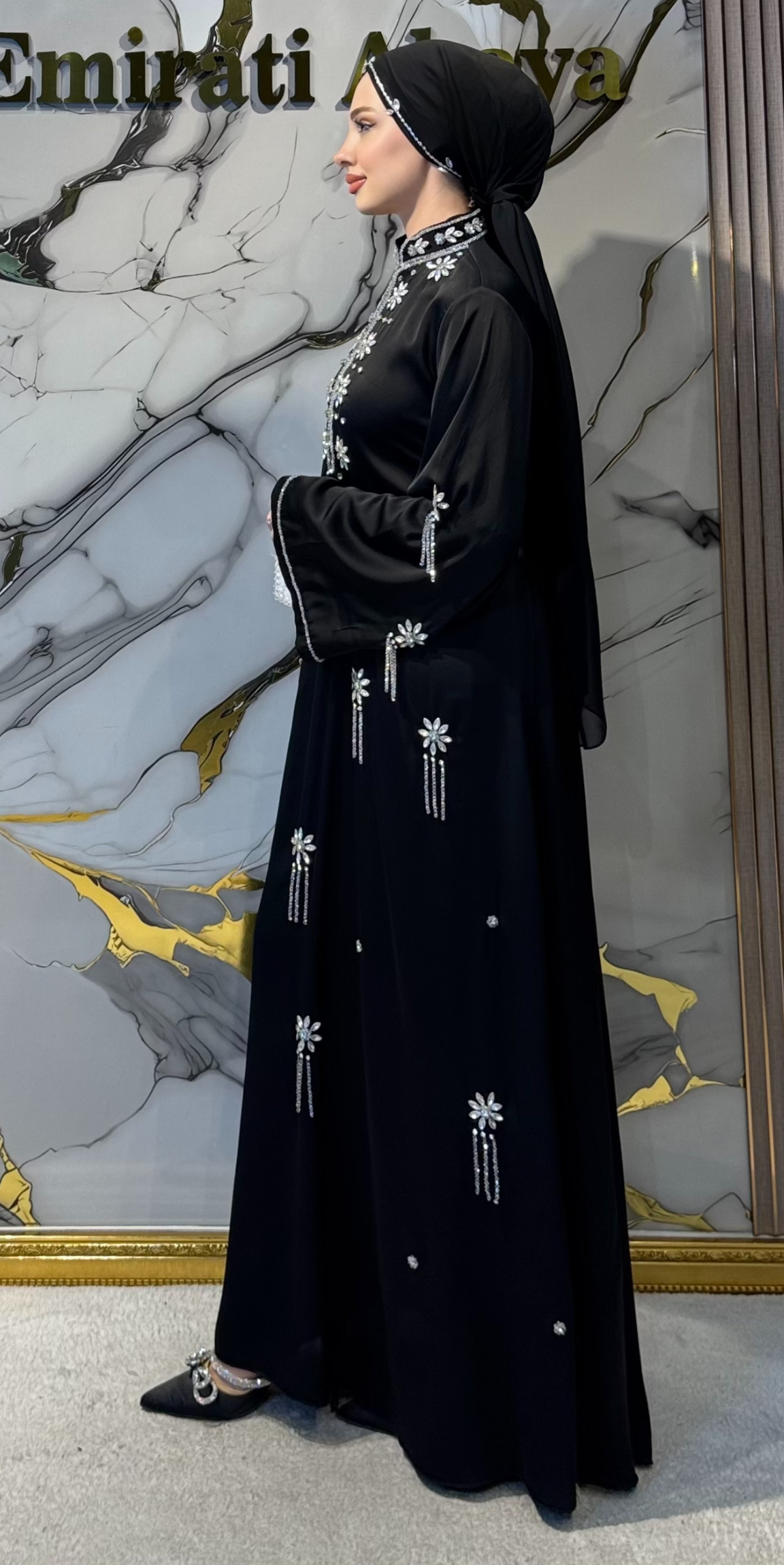 El İşlemeli Beyaz Sarkıt Taşlı Siyah Dubai Abaya | EF0028 WSTB