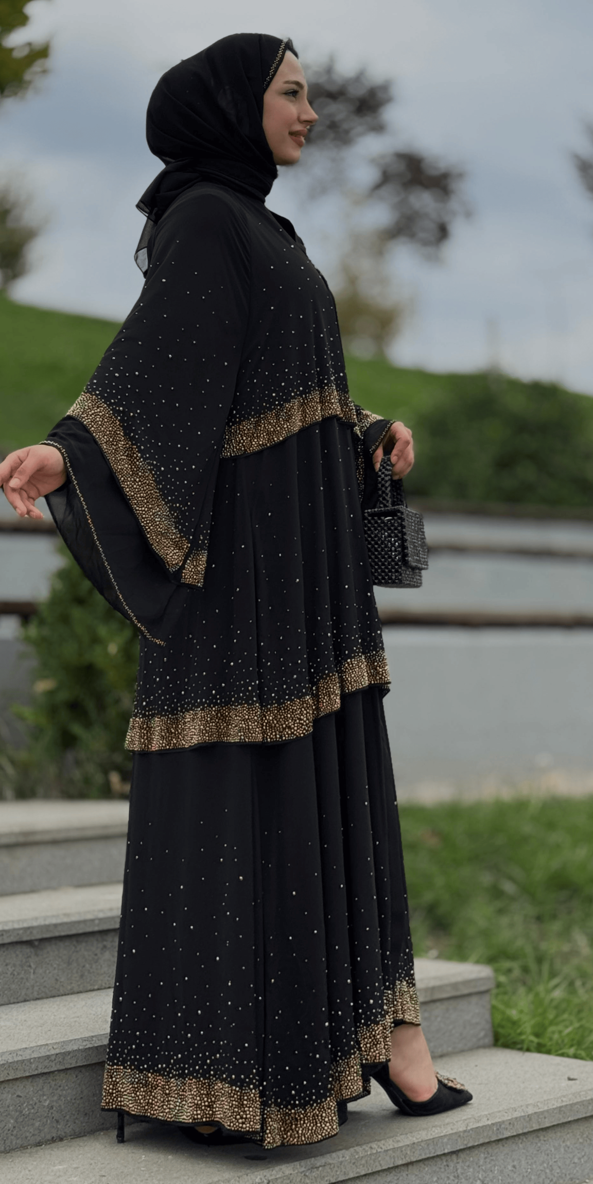 Gold Taşlı Katmanlı Siyah Şık Abaya