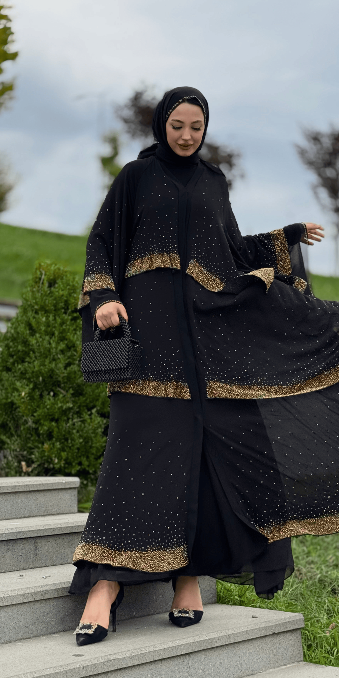 Gold Taşlı Katmanlı Siyah Şık Abaya