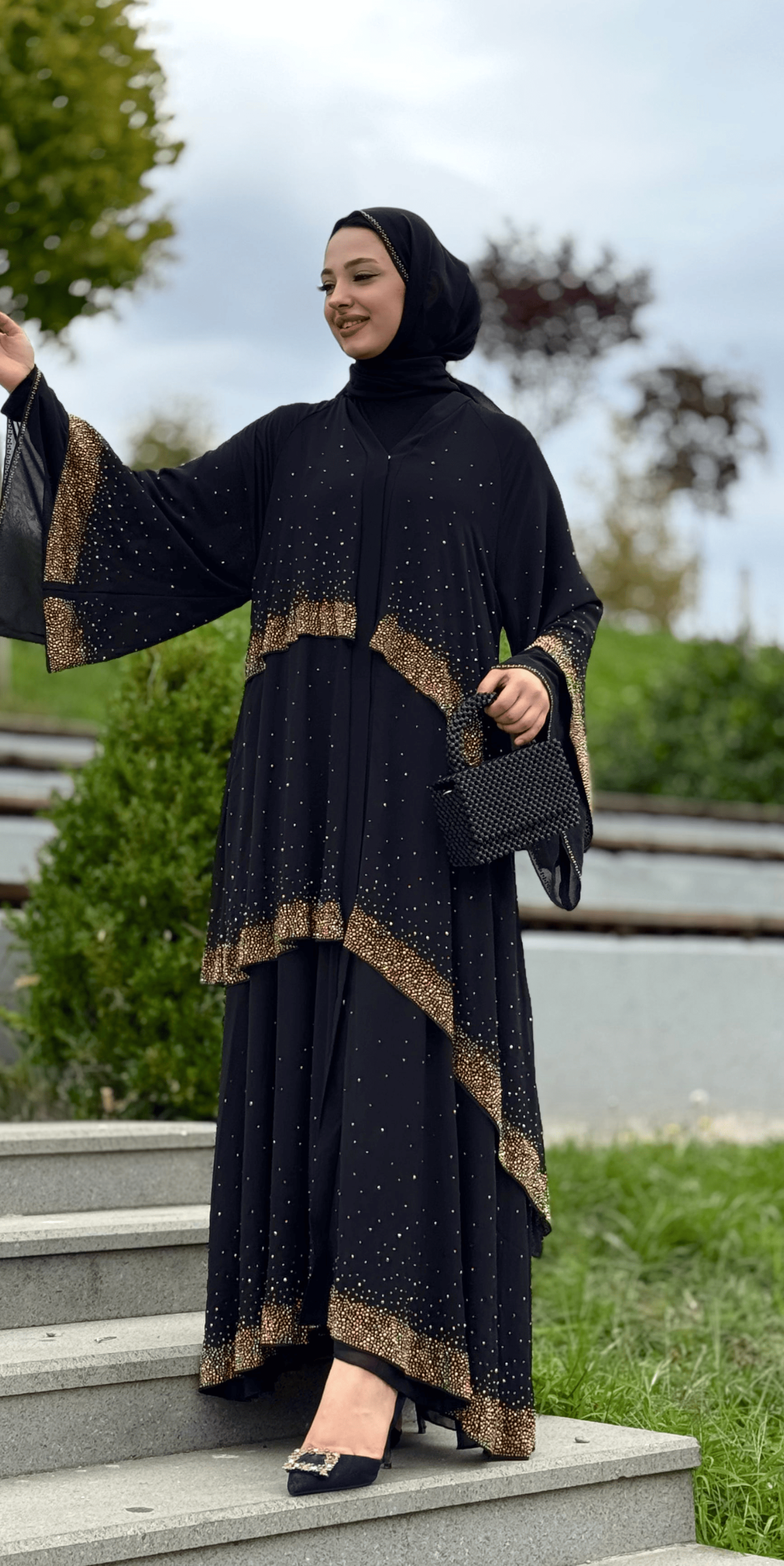 Gold Taşlı Katmanlı Siyah Şık Abaya