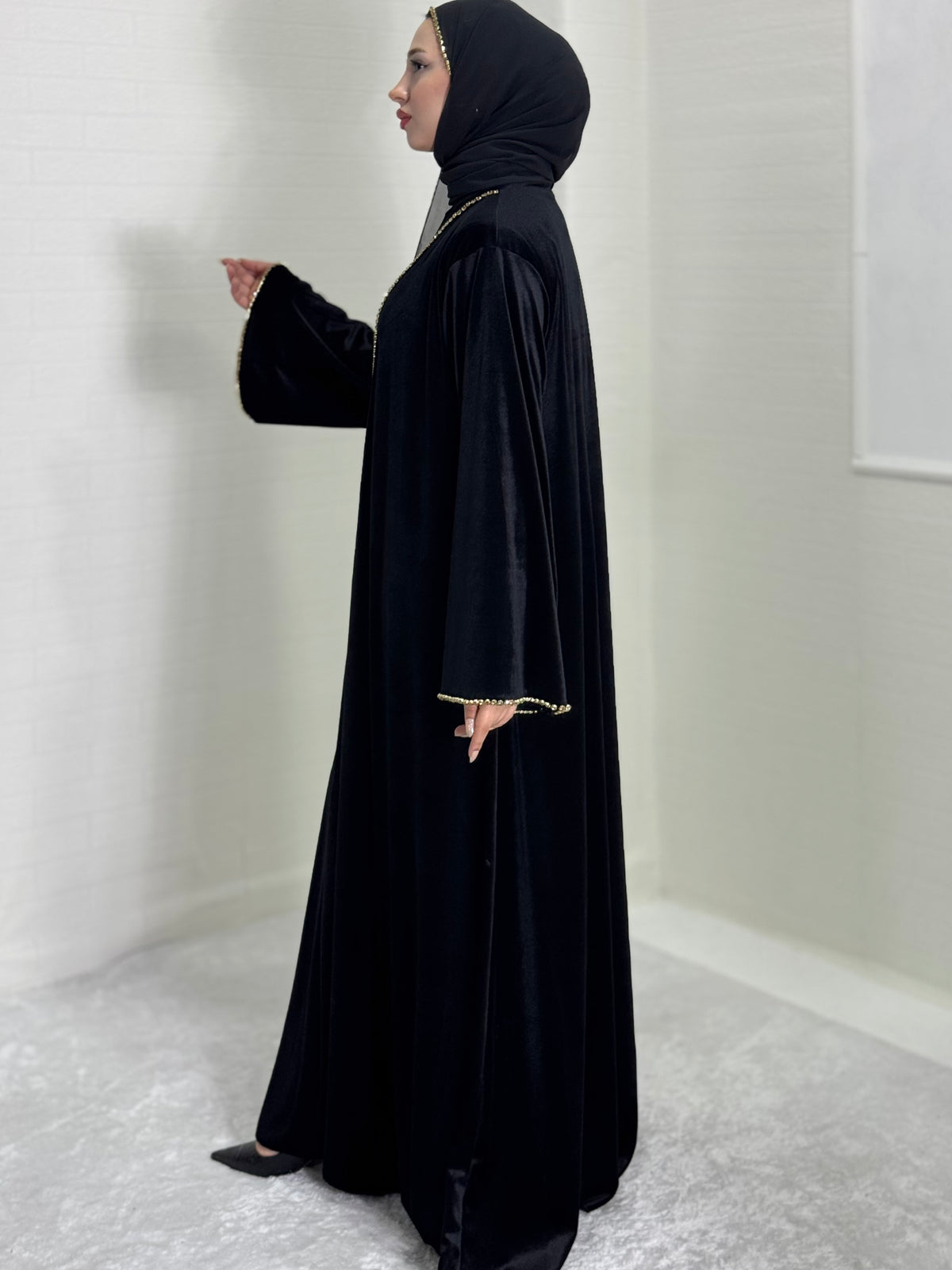 Siyah Kadife Gold Taş İşlemeli Şık Abaya - Çıtçıtlı Zarif Model TM92 CGSVB