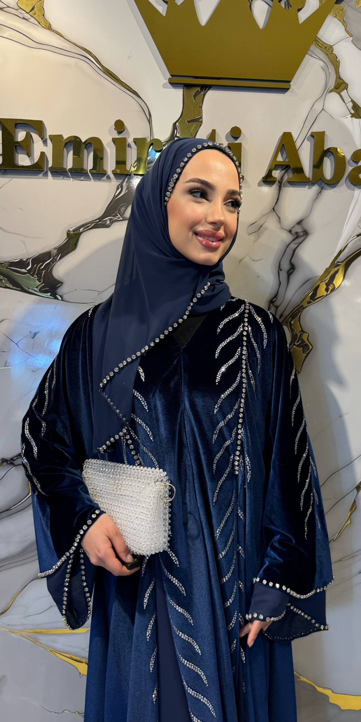 Queen Laceveret Kadife Beyaz Kristal Taş İşlemeli Dubai Stil Abaya