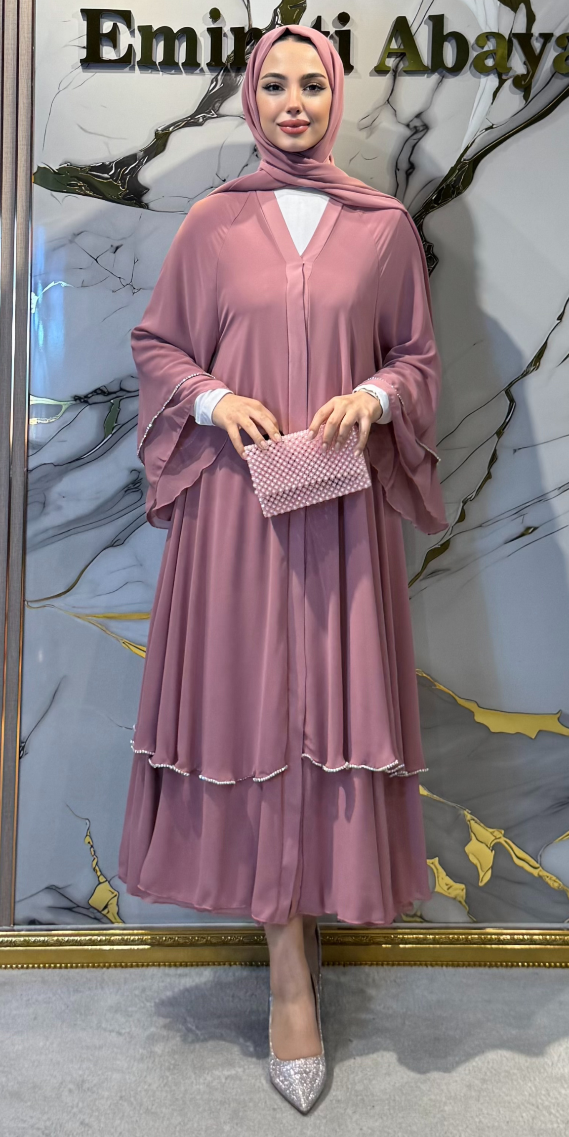 عباية من طبقتين مزينة بأحجار سواروفسكي وردية اللون