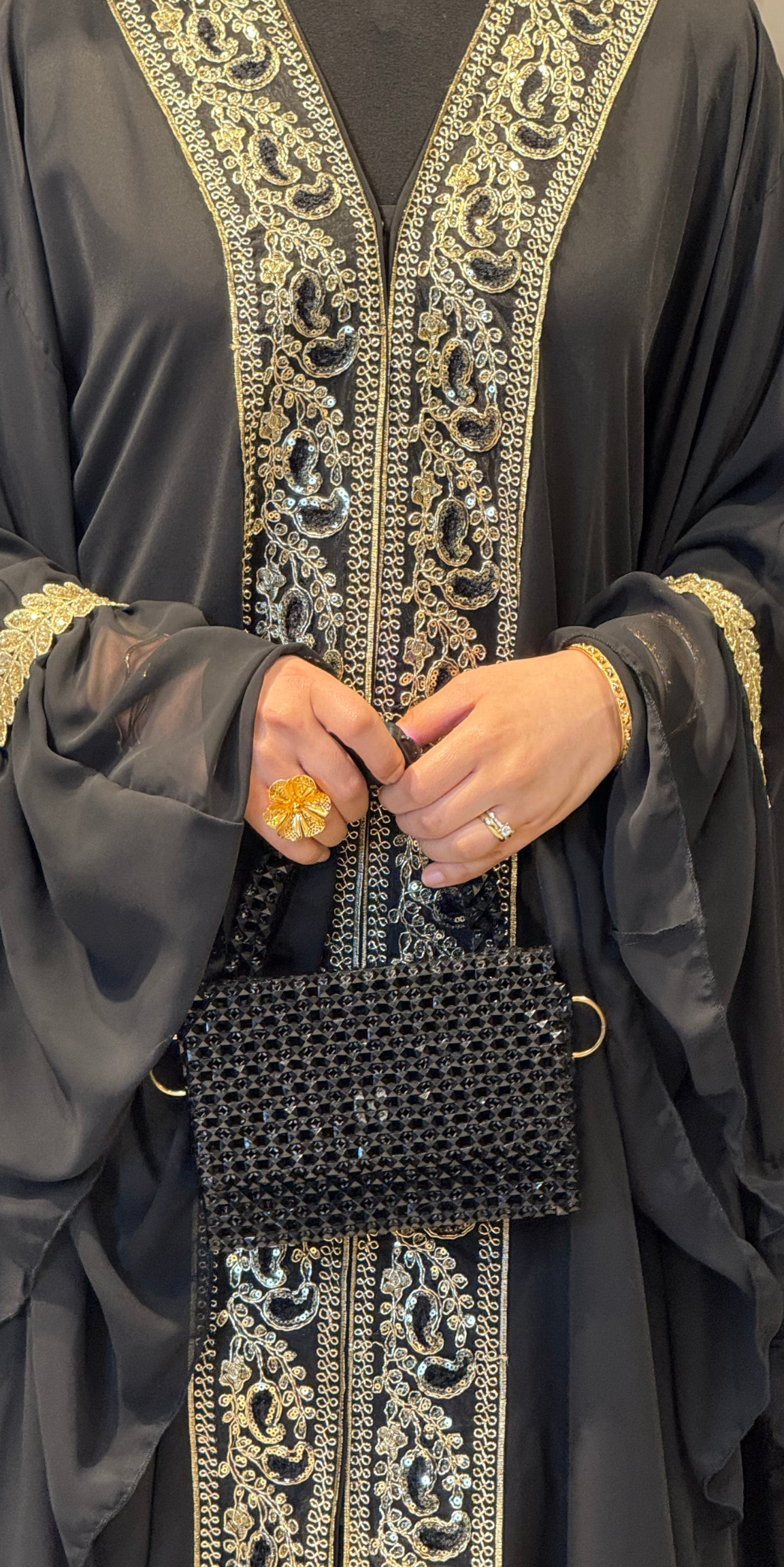 Önü Altın Taş İşlemeli Şifon Abaya - Çıtçıtlı Zarif Model WS04 GSB