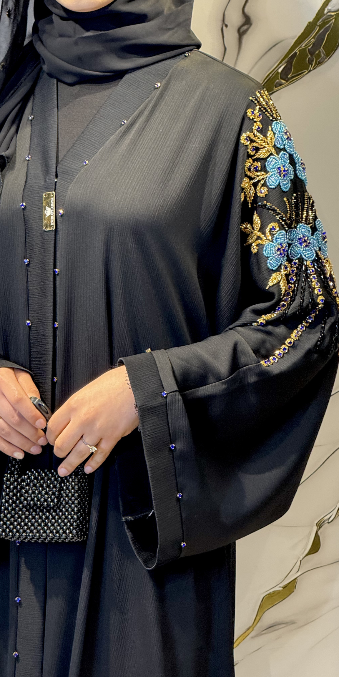 Omuz El İşçiliği Mavi-Altın Taşlı Siyah Yazlık Abaya M37 BLUE S B - Çıtçıtlı Zarif Model