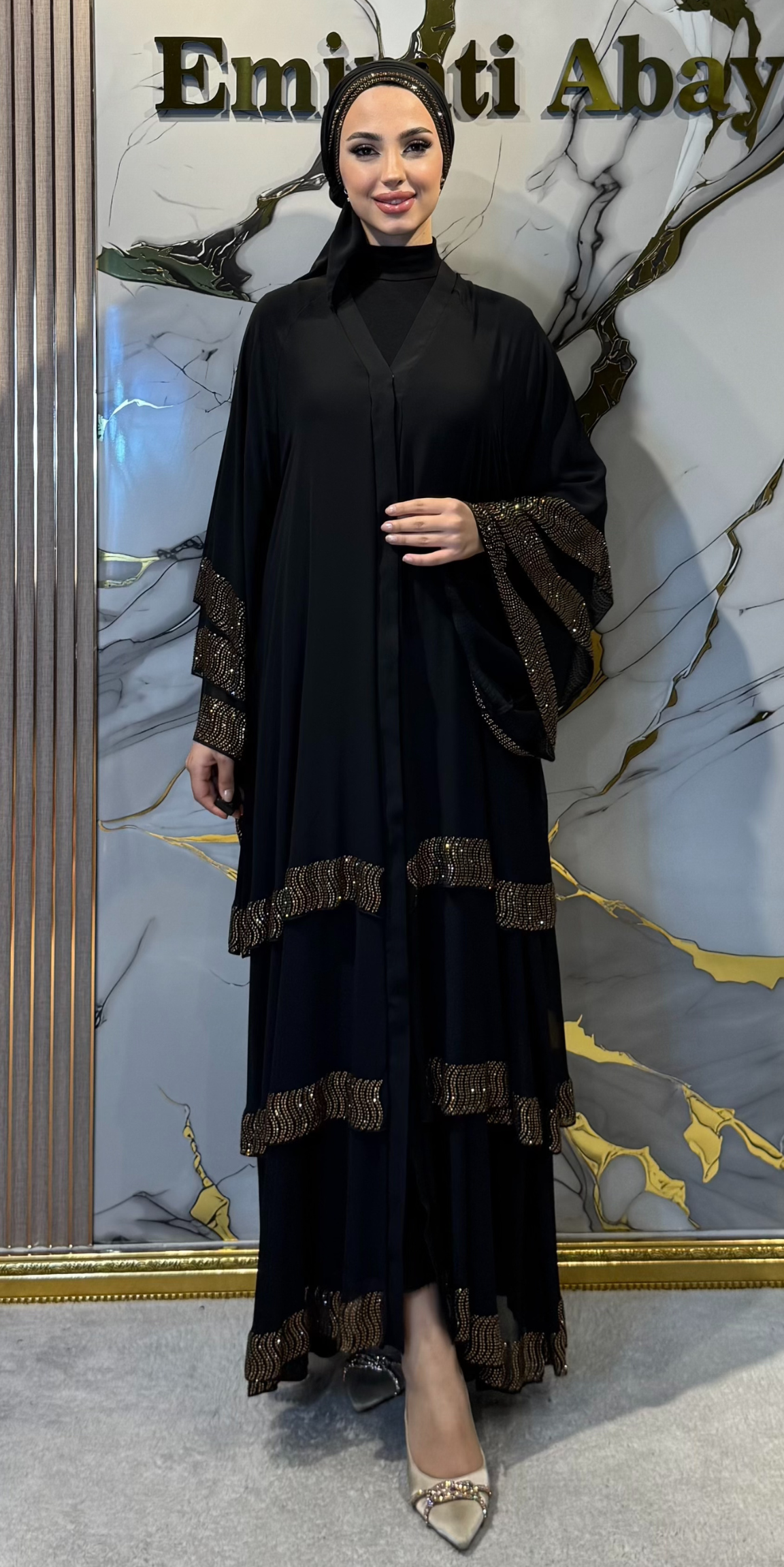Altın Taşlı Emirati Tasarım Üç Katlı Siyah Şifon Abaya