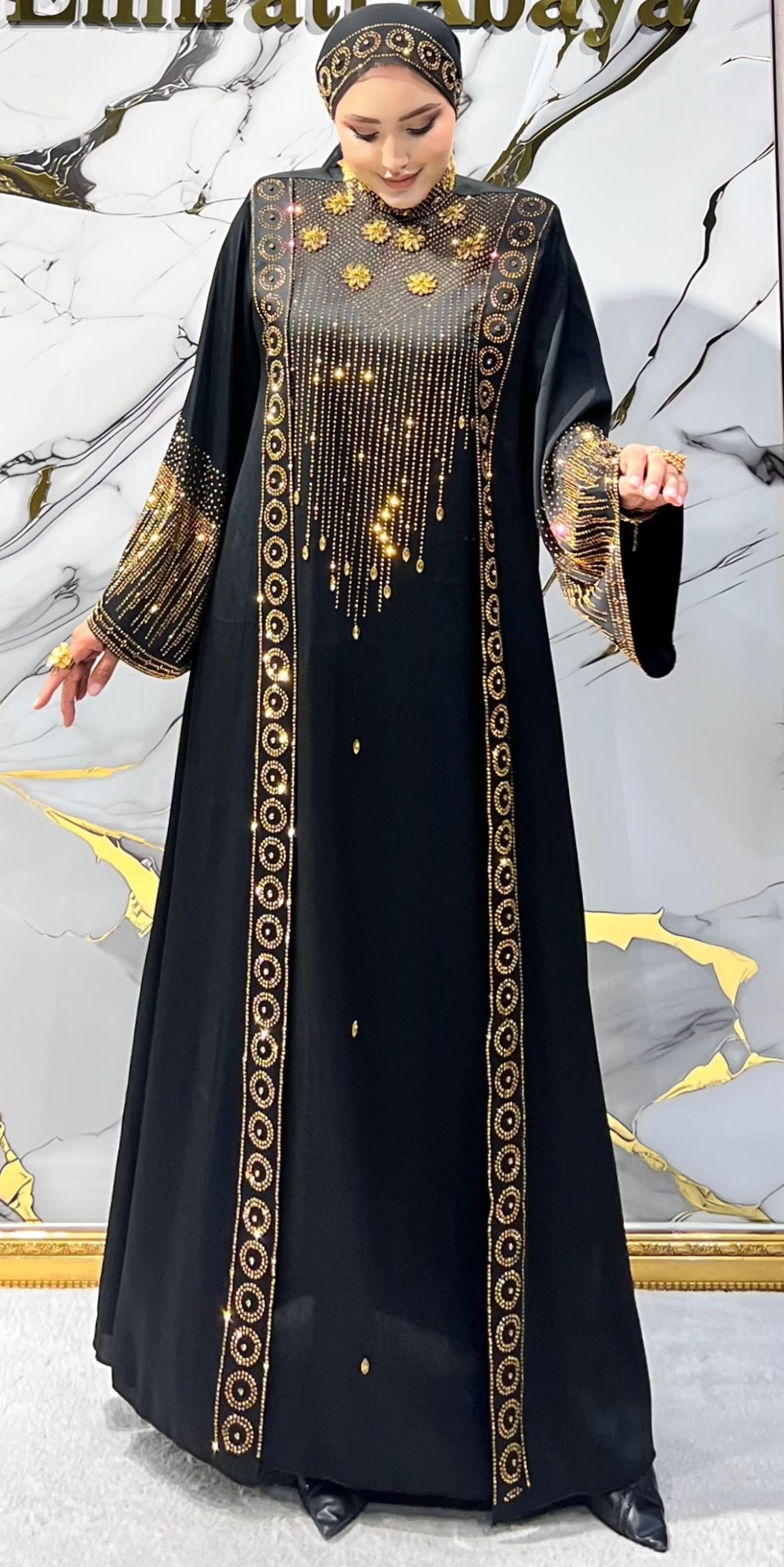 Siyah Dubai Kumaş Ön ve Kollarda Gold Taşlı El Yapımı Abaya | EF0043 GSB