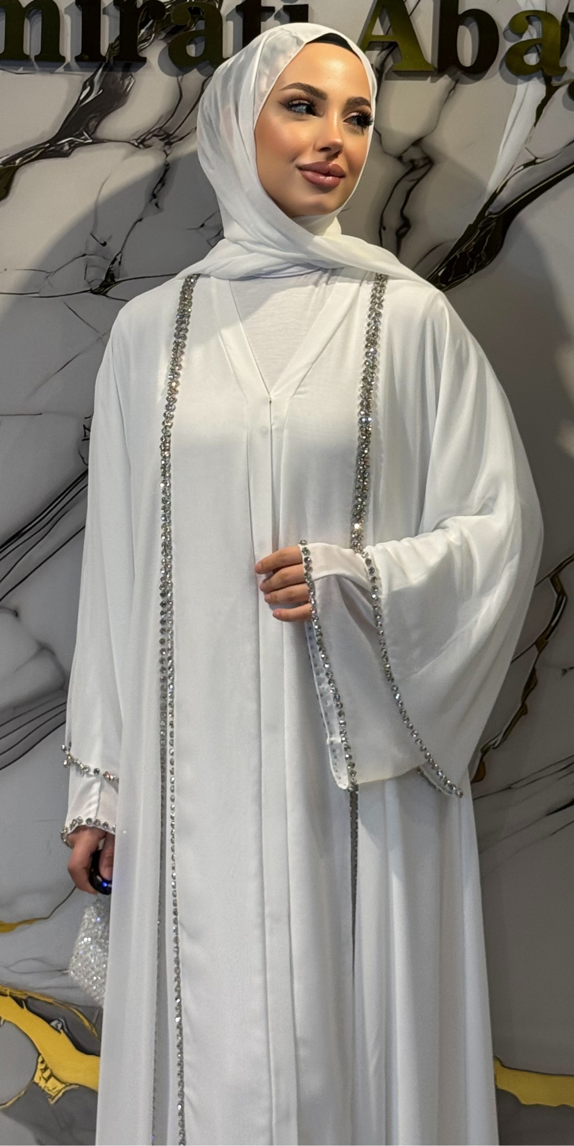 Önü Yırtmaçlı Beyaz Taşlı Beyaz Abaya - Çıtçıtlı Zarif Model TM06 C WSW