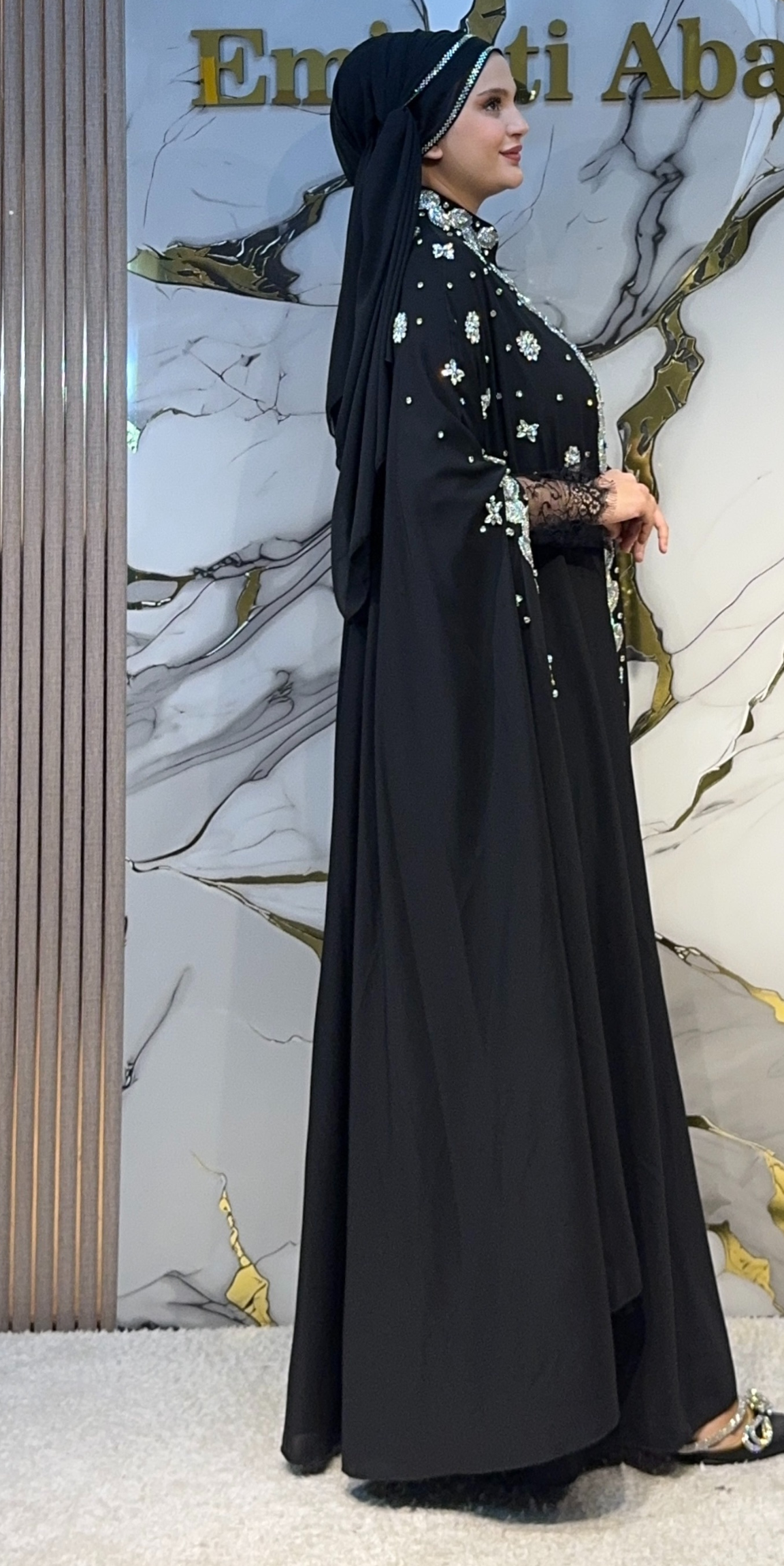 Beyaz Taşlı Dantel Kollu Siyah Kolsuz Abaya Emirati Abaya | LY39