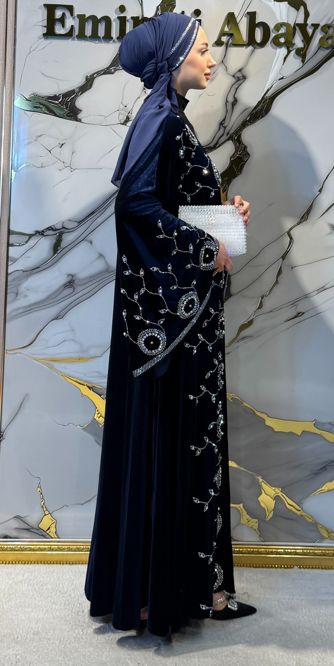 Önü JanJan Taşlarla Süslenmiş Lacivert Kadife Abaya - Çıtçıtlı Zarif Model TM77 JSL