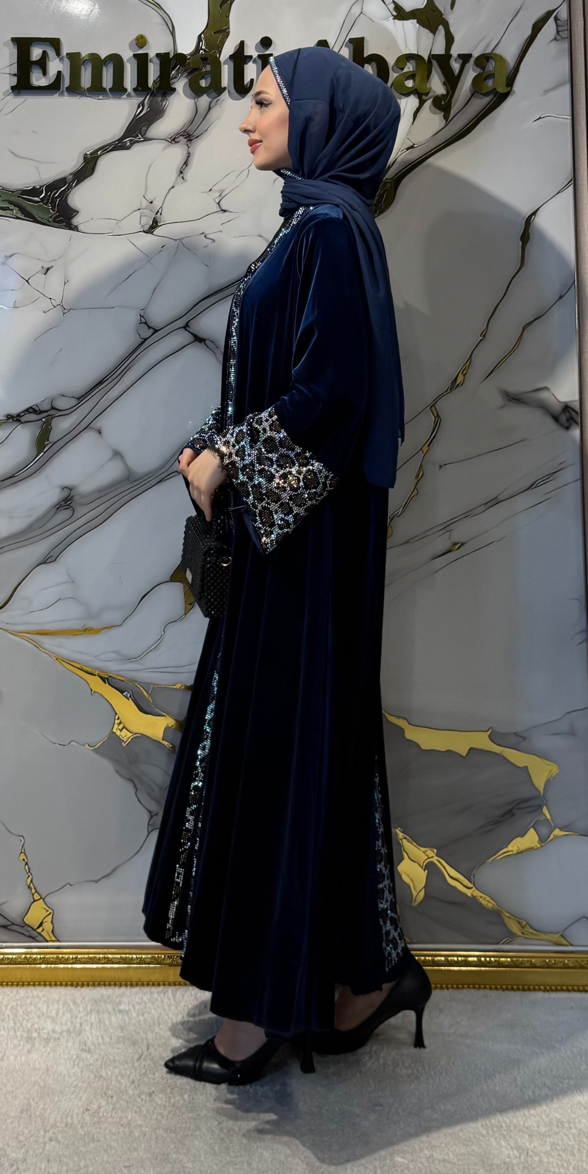 عباية مخملية زرقاء بنقشة جلد النمر