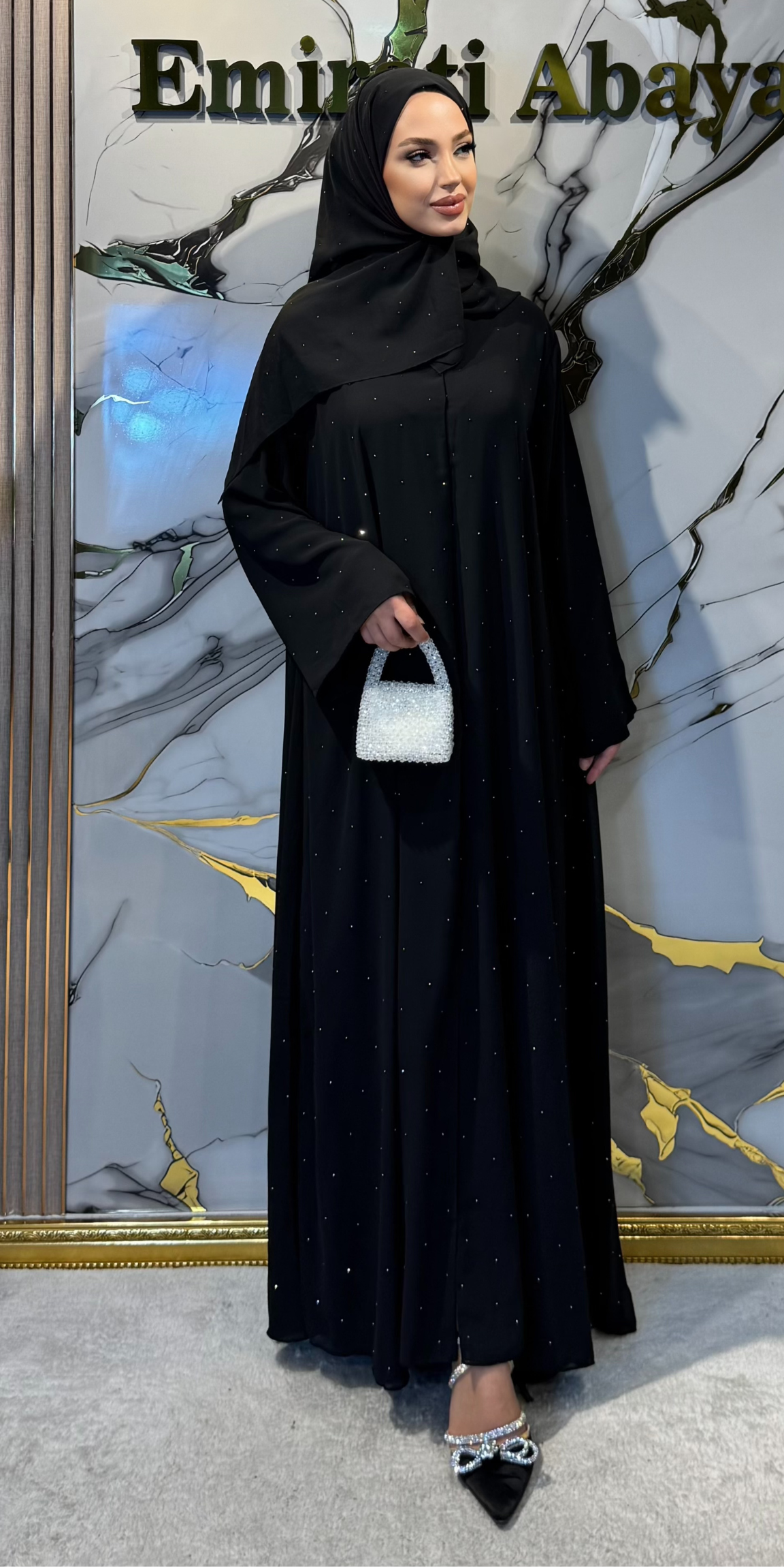 عباية شيفون سوداء فاخرة مرصعة بأحجار سواروفسكي