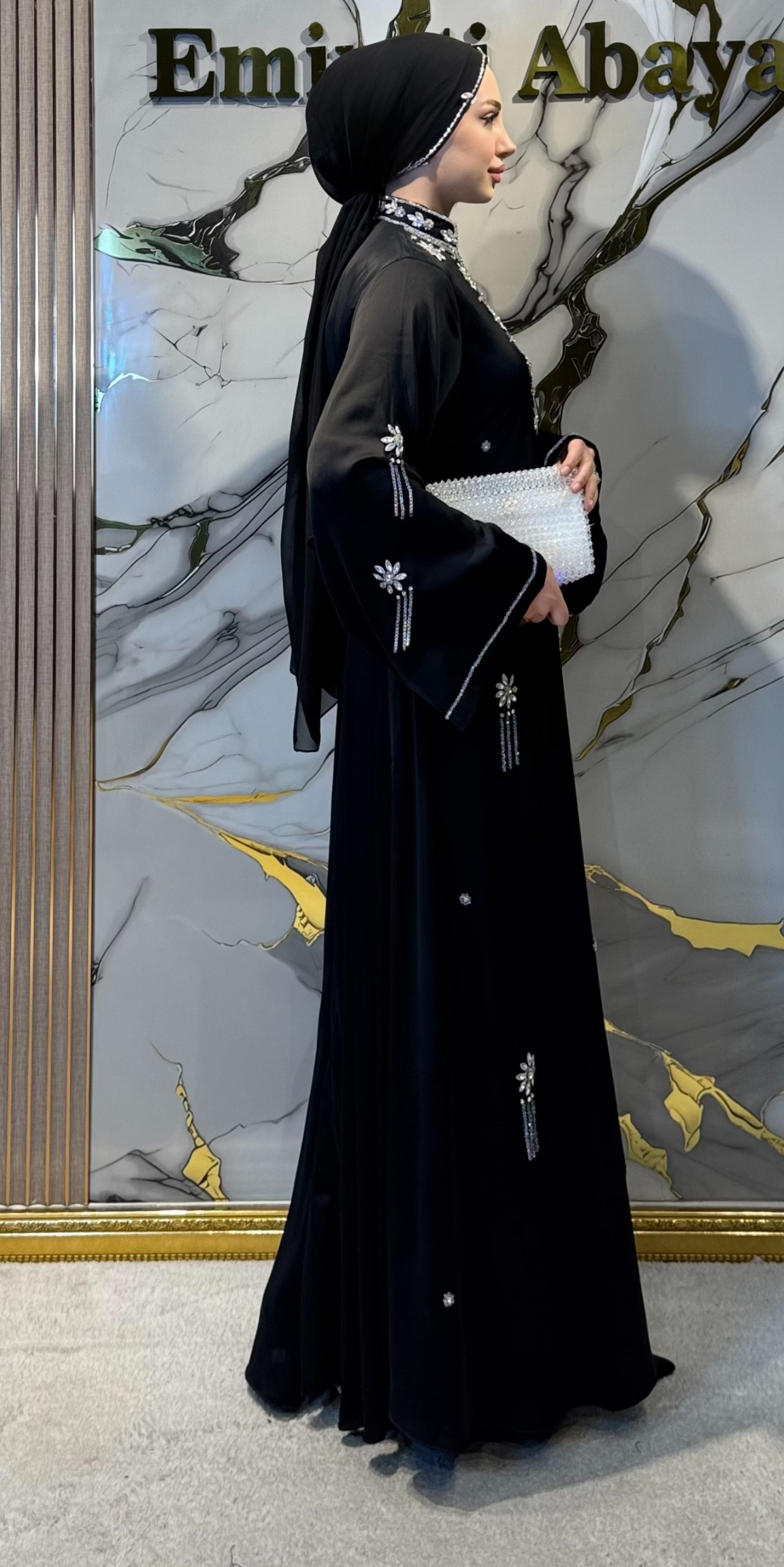 El İşlemeli Beyaz Sarkıt Taşlı Siyah Dubai Abaya | EF0028 WSTB
