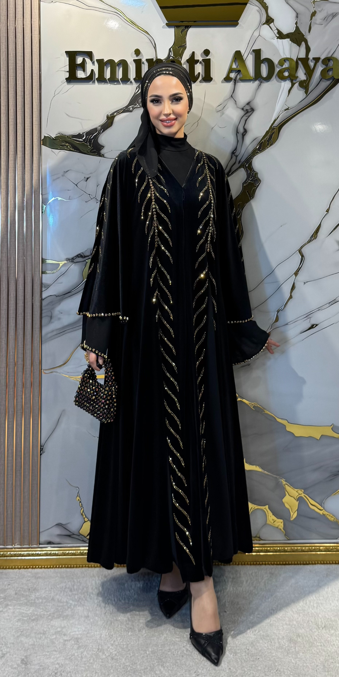 Altın Taşlı Emirati Tasarım Siyah Kadife Abaya