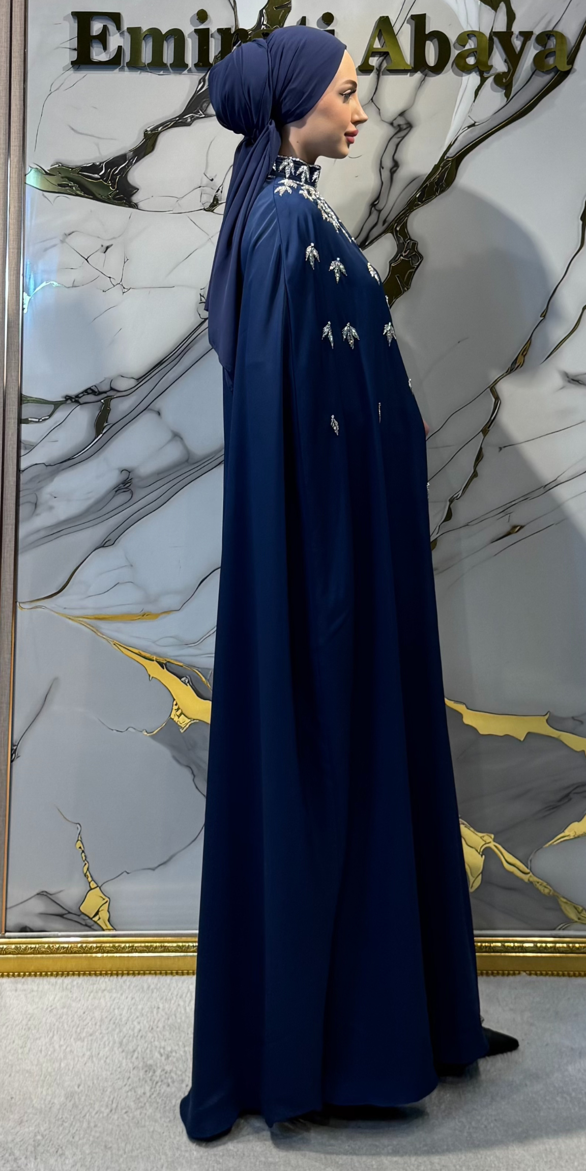 El İşlemeli Gümüş Taşlı Lacivert Krep Abaya – Şallı Takım | EF0037 WSDM
