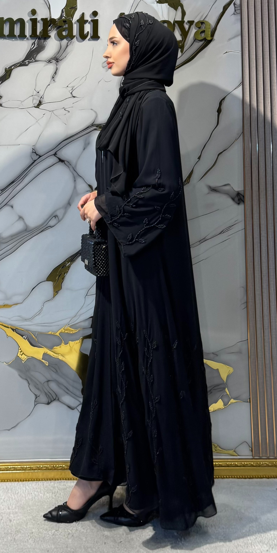 El İşlemeli Dallı Dubai Tarzı Siyah Abaya