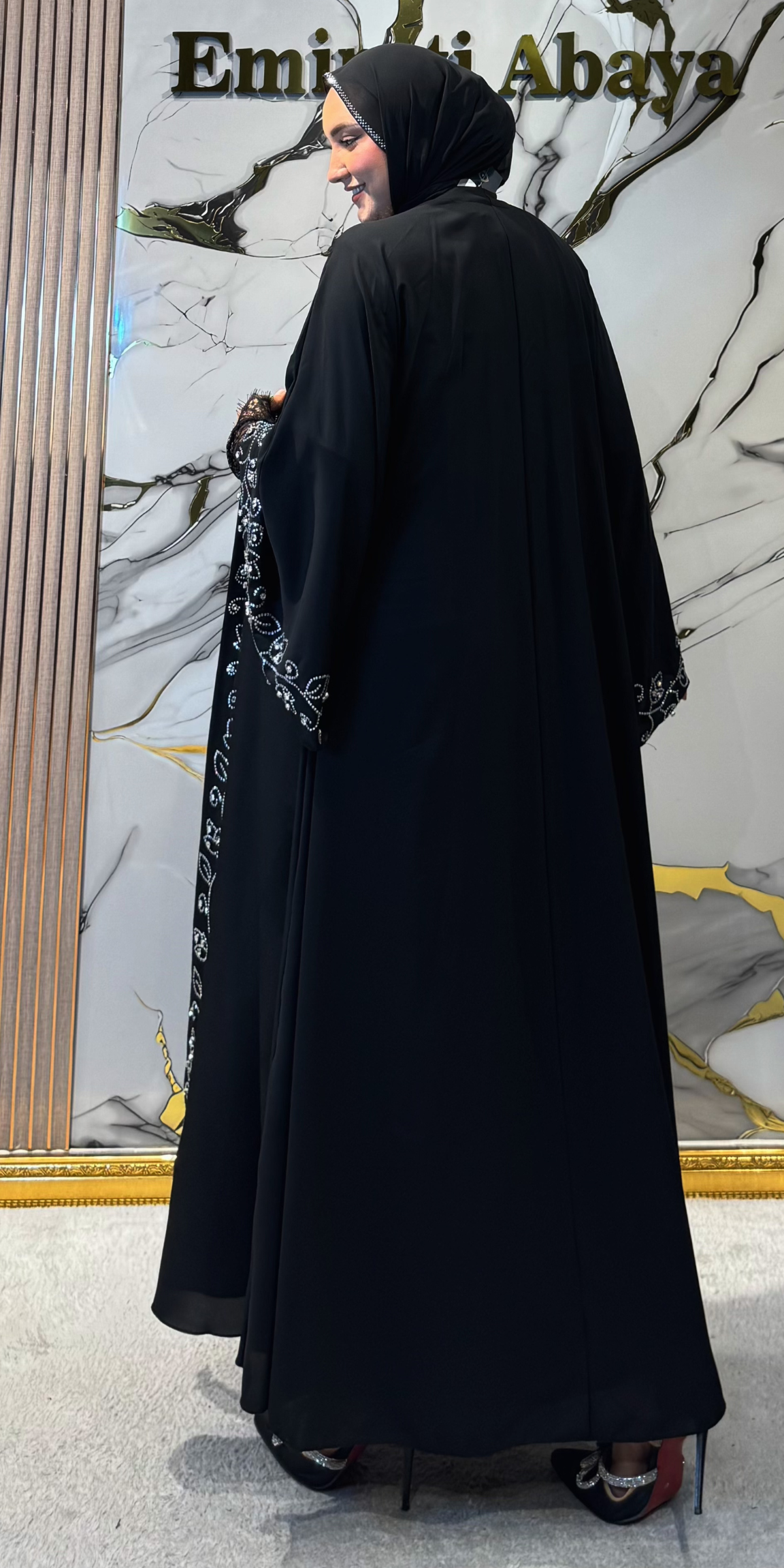 Siyah Dubai Kumaş Gümüş Taşlı Çiçek Desenli Dört Parça Abaya Seti | LY53 WSDB