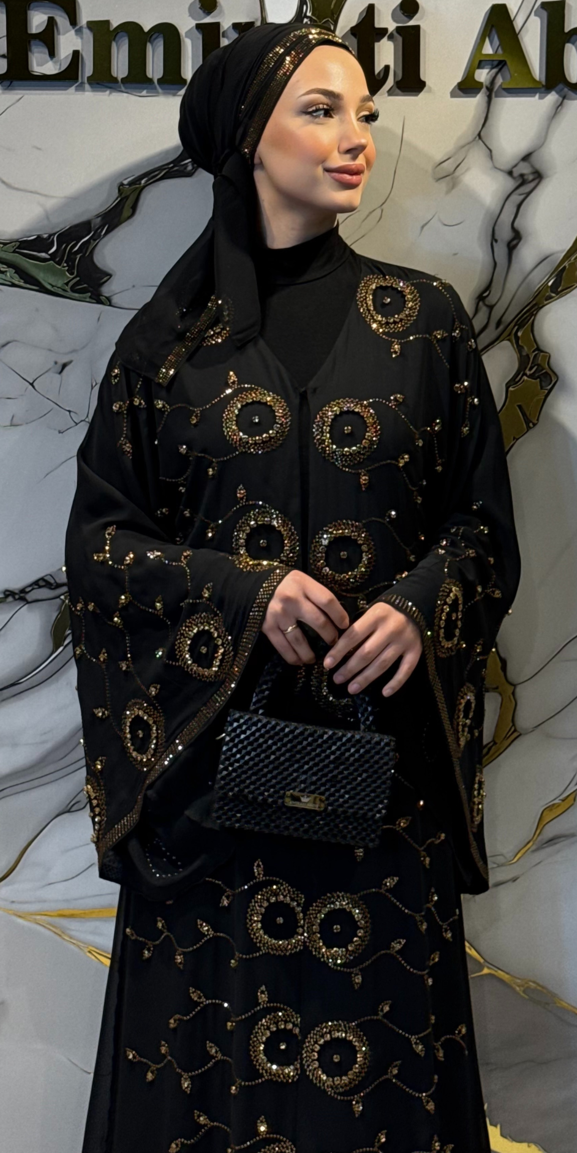 Önü Gold Taşlarla Süslenmiş Siyah Şifon Abaya TM077 GSB