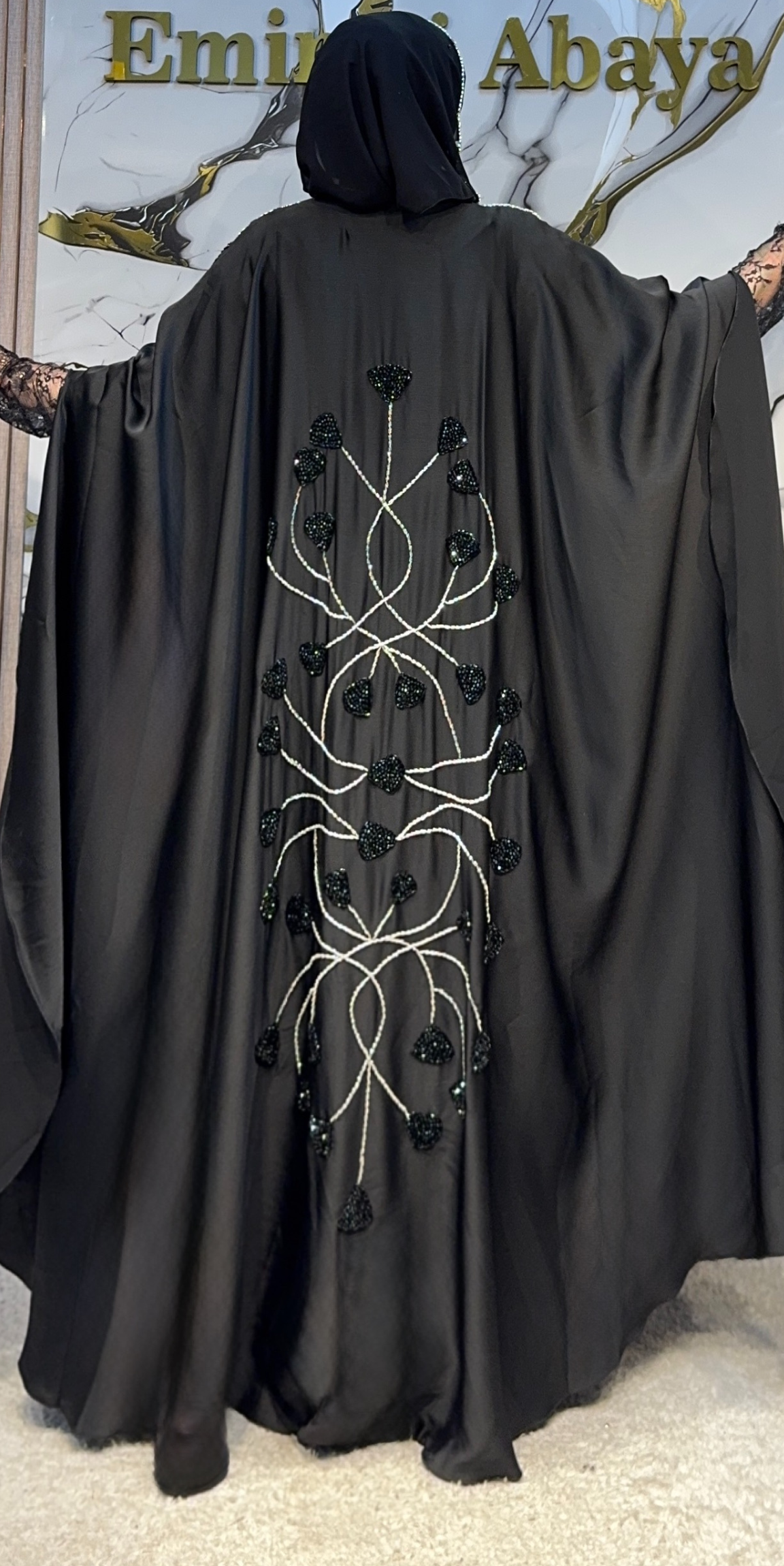 El İşlemeli Kelebek Kesim Siyah Saten Abaya | EF0061 WSB
