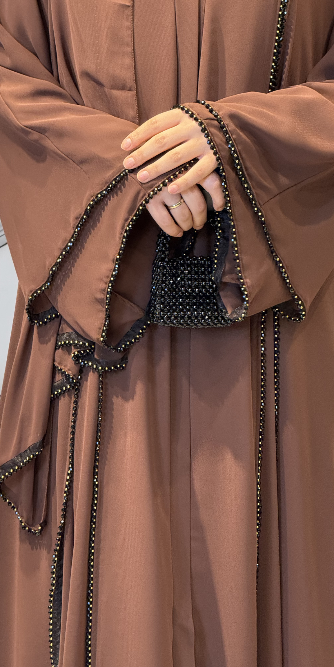 Önü Yırtmaçlı  Siyah Gold Taşlı Kahverengi Şifon Abaya | TM06 HM GSK
