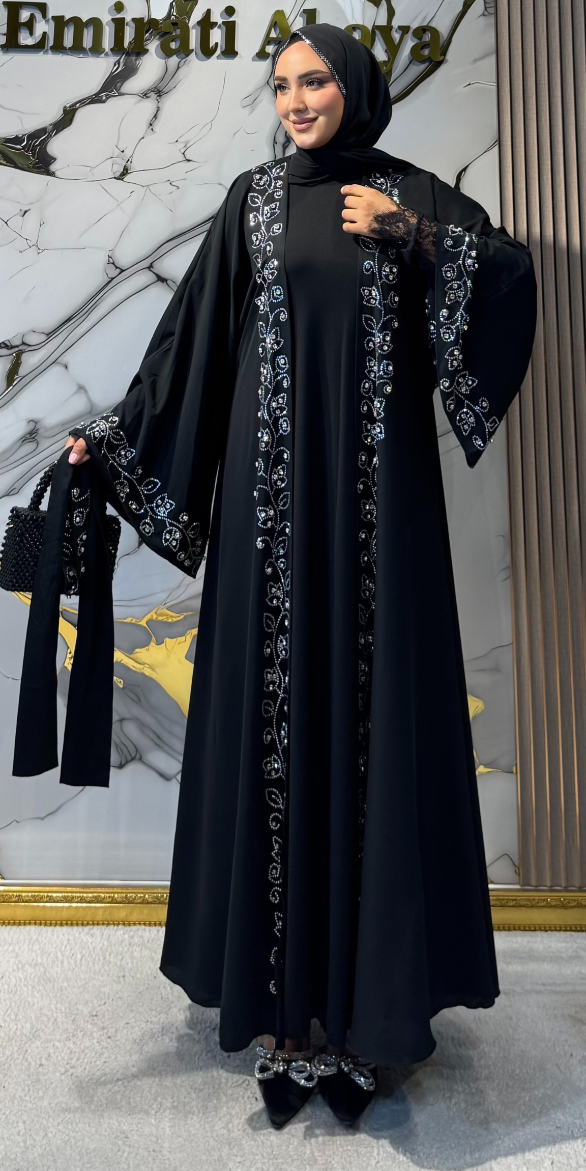 Siyah Dubai Kumaş Gümüş Taşlı Çiçek Desenli Dört Parça Abaya Seti | LY53 WSDB