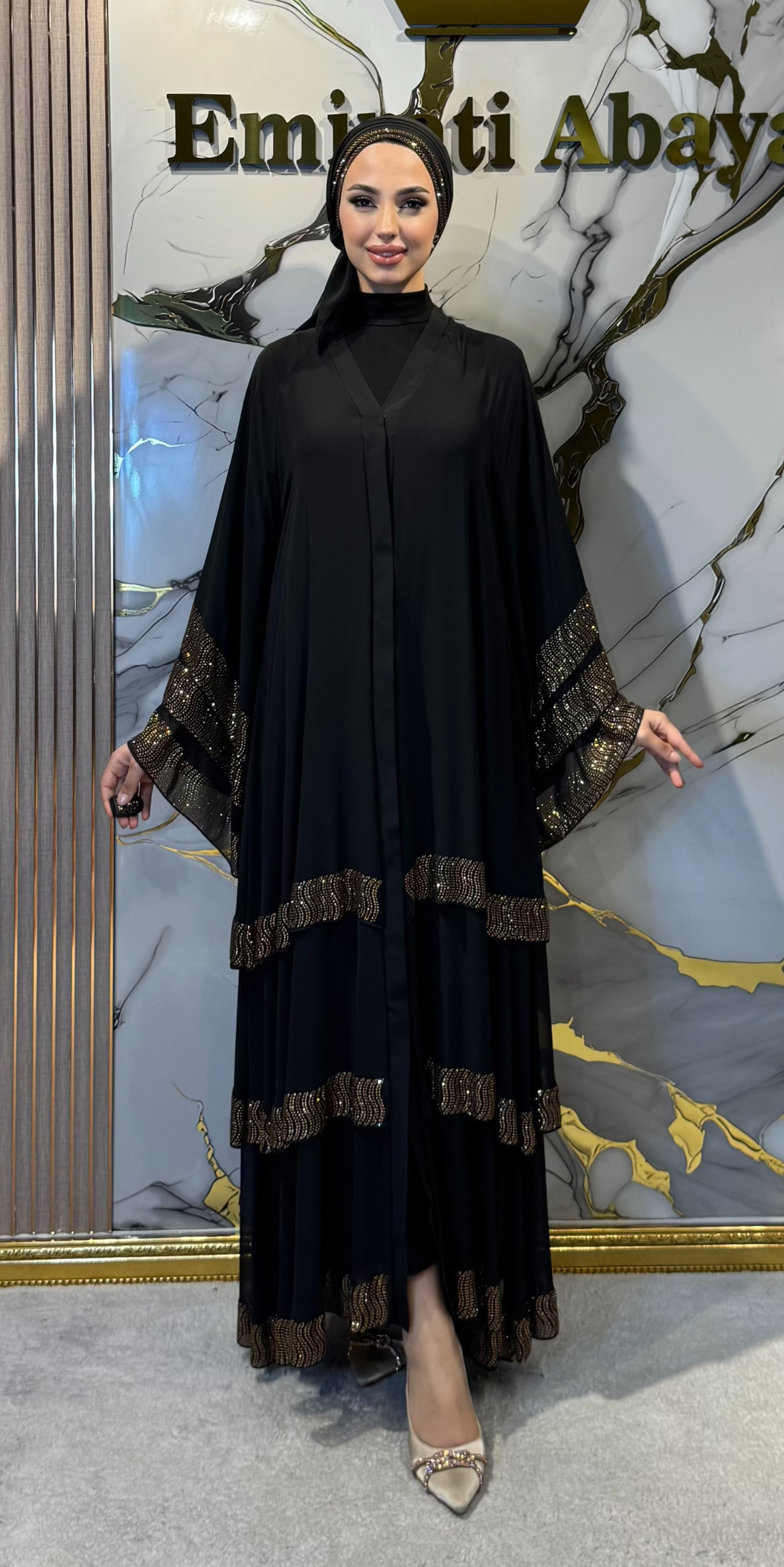 Altın Taşlı Emirati Tasarım Üç Katlı Siyah Şifon Abaya