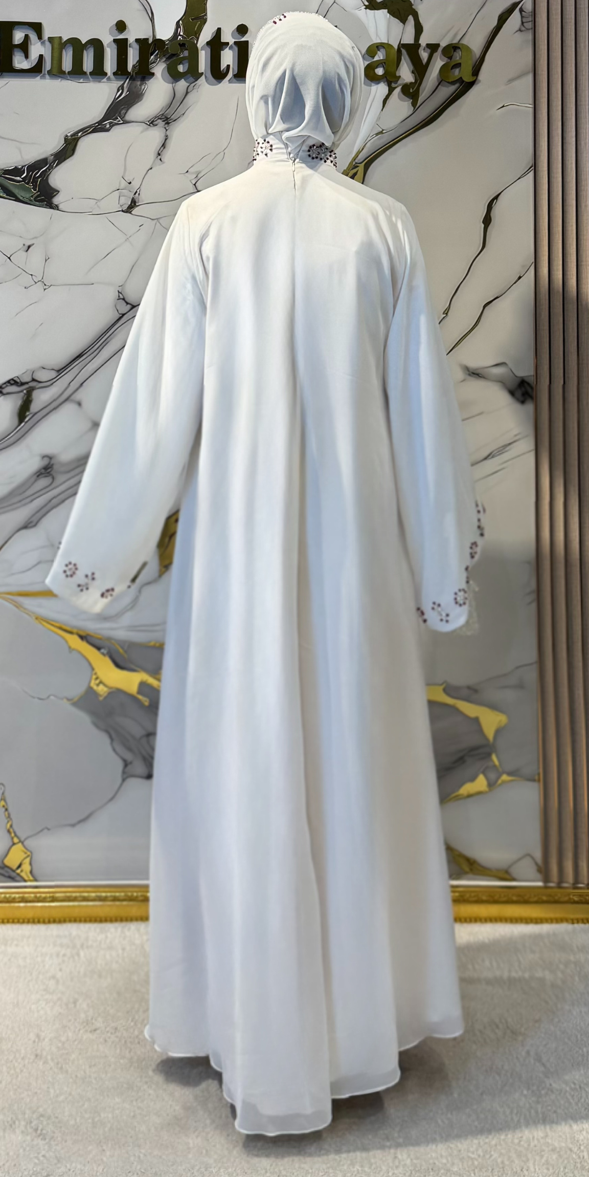 El İşlemeli Taşlı Beyaz Dubai Abaya – Şallı Takım | EF0032