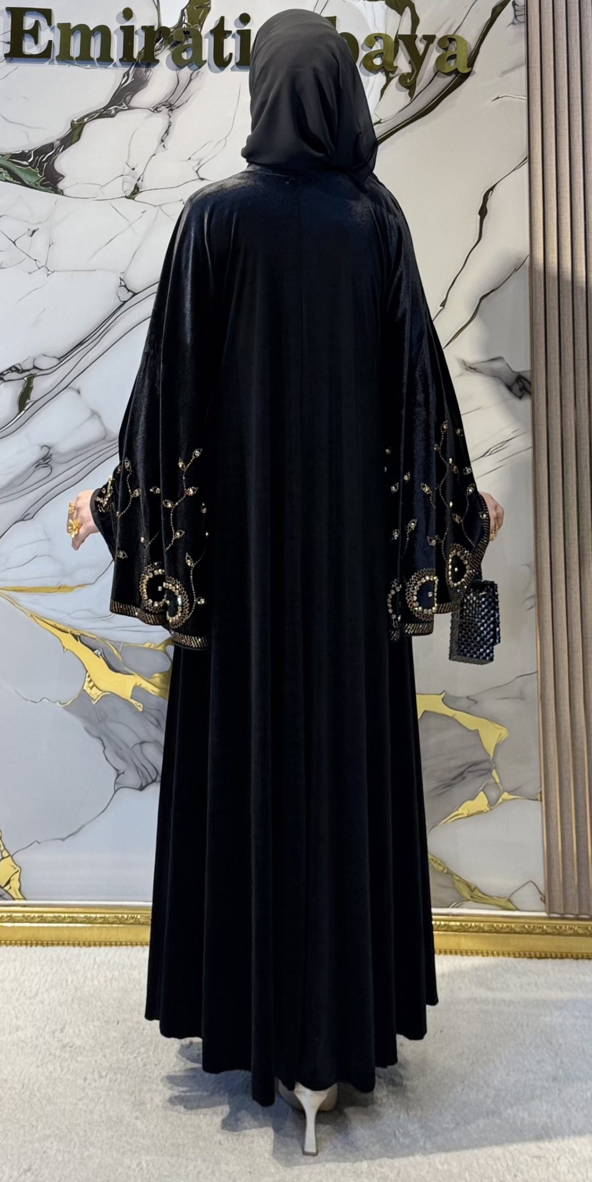 Önü Gold Taşlarla Süslenmiş Kadife Abaya - Çıtçıtlı Zarif Model TM077 GSVB