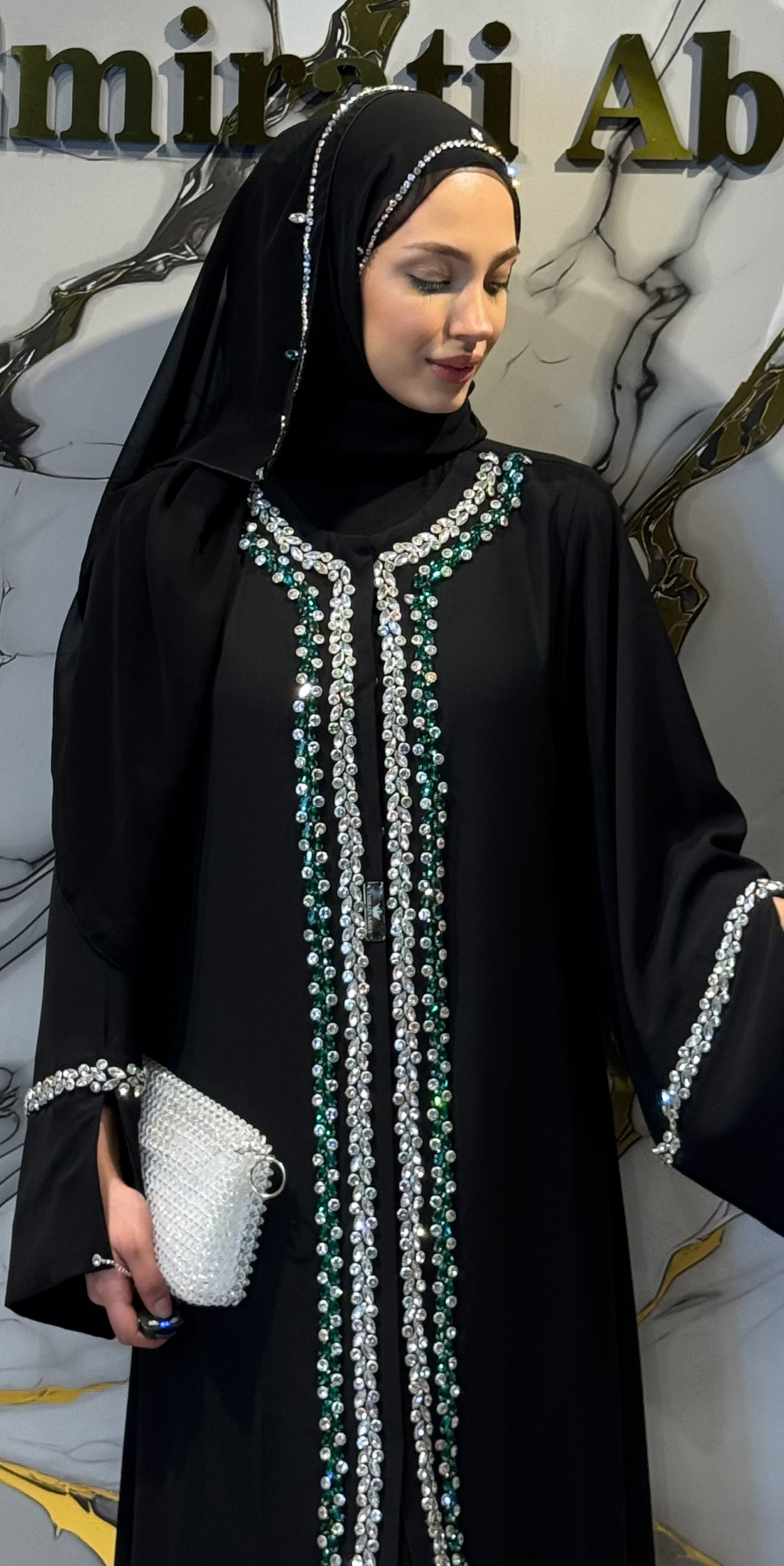 El Yapımı Beyaz ve Yeşil Taşlı Siyah İpek Dubai Abaya | Şal Dahil | EF0031 WSB