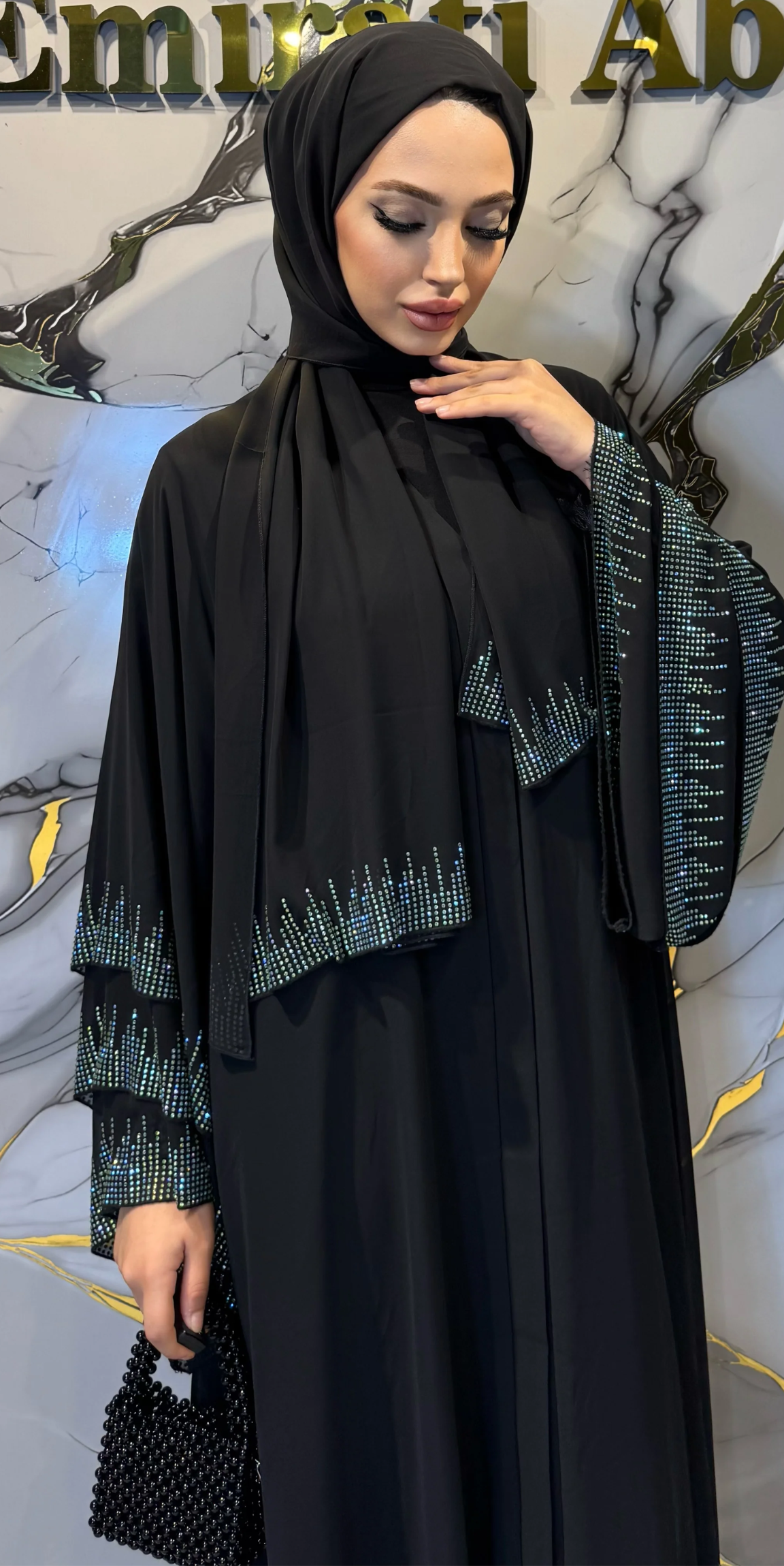 عباية حجرية مخططة ثلاثية الطبقات TM22 JSB - طراز مفصل بالحجارة باللون الأزرق والأخضر وشال متضمن