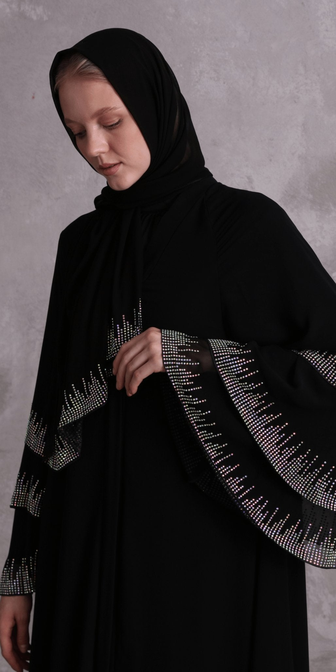 Etek Uçları Çizgili Swarovski Taşlı Siyah Abaya