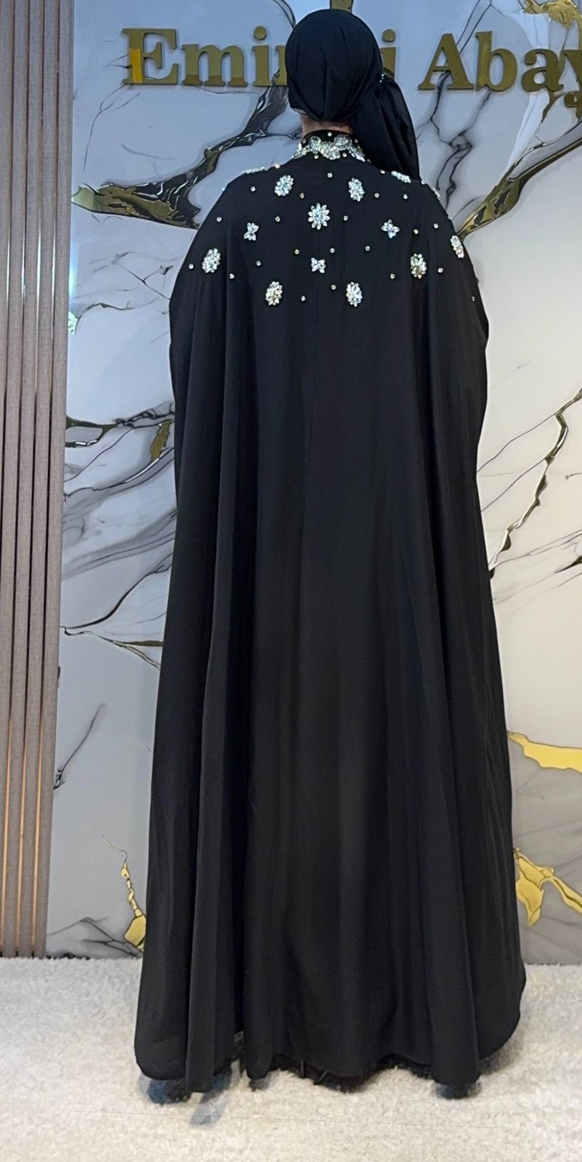 Beyaz Taşlı Dantel Kollu Siyah Kolsuz Abaya Emirati Abaya | LY39