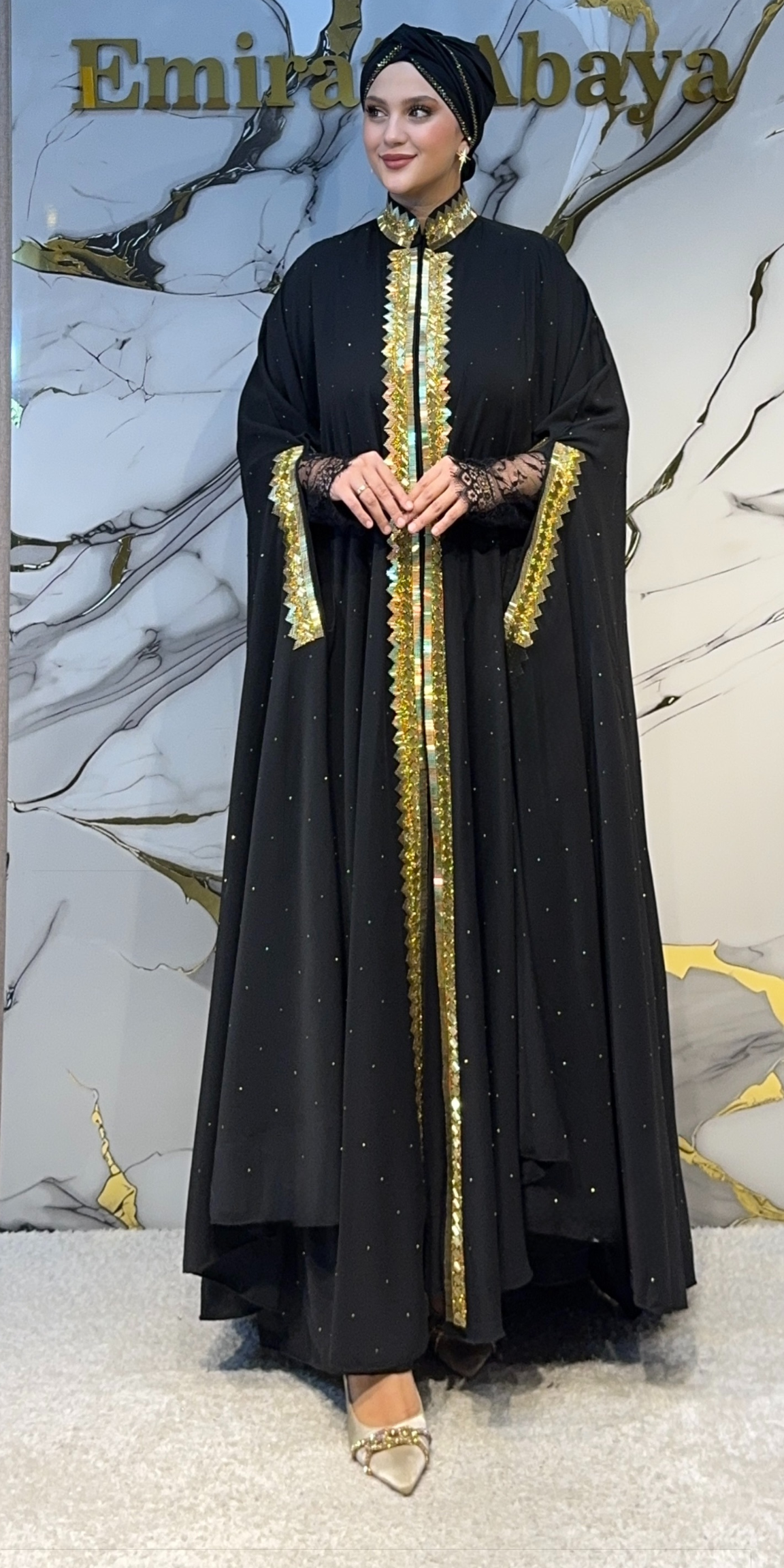Altın Taşlı Dantel Kollu Siyah Kolsuz Abaya Emirati Abaya | LY71