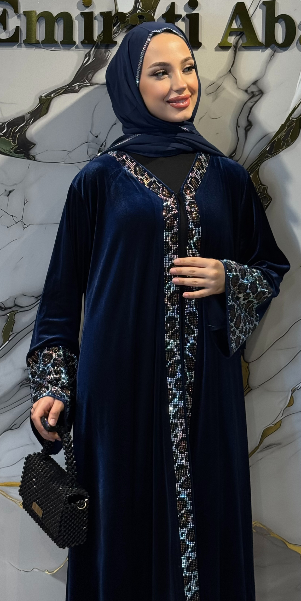 عباية مخملية زرقاء بنقشة جلد النمر