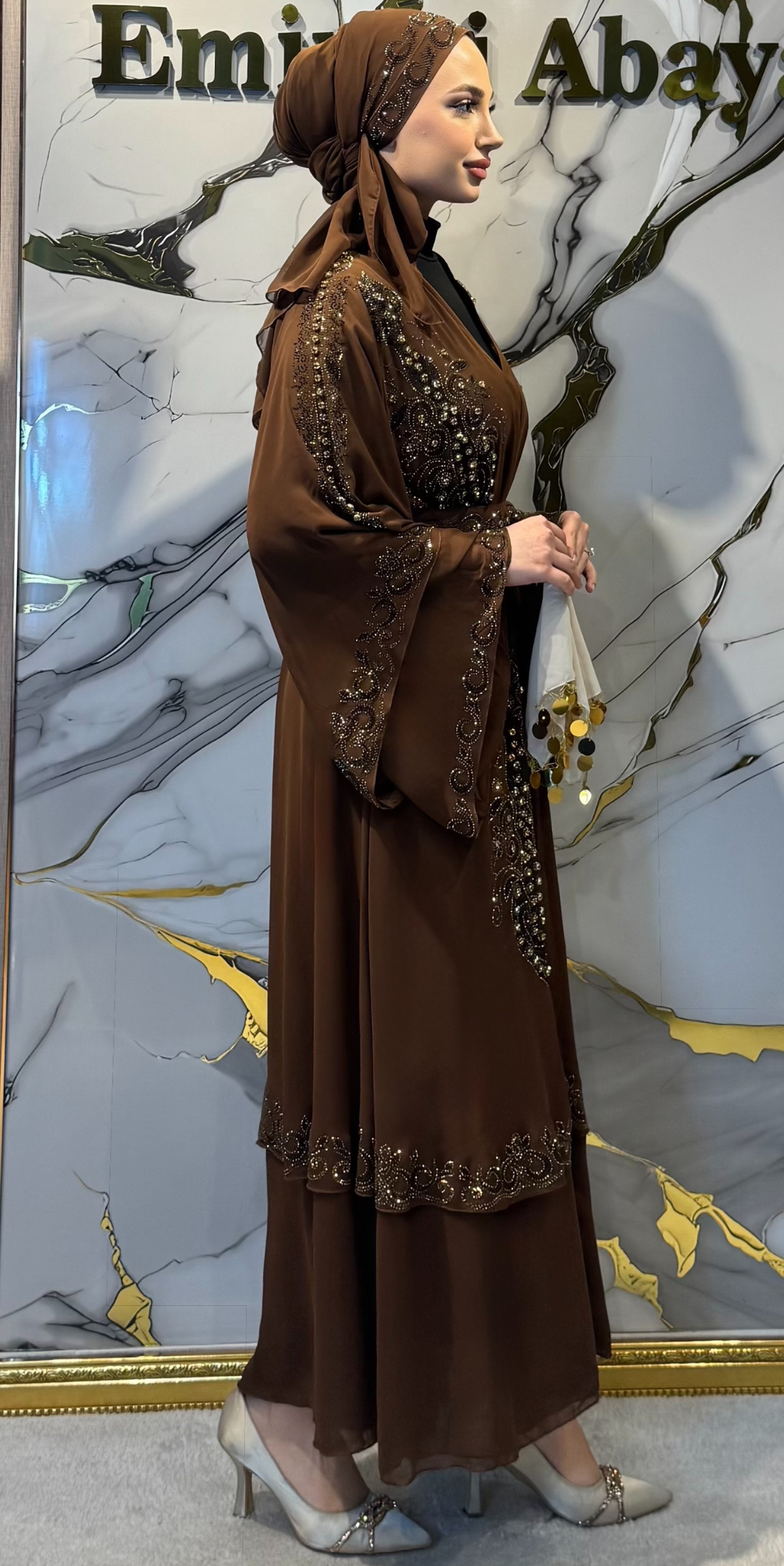 Kahverengi Korean Şifon Abaya Golden Swarovski ve Chakma Taş Detaylı