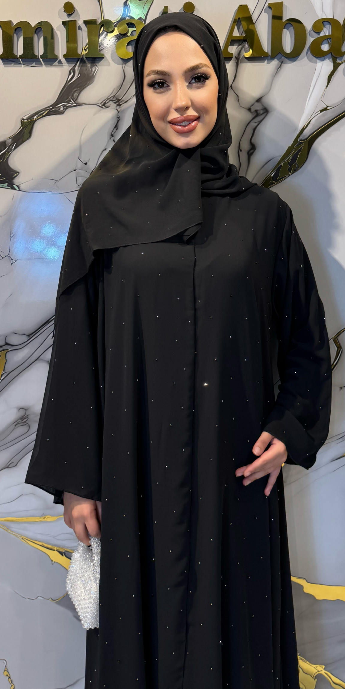 عباية شيفون سوداء فاخرة مرصعة بأحجار سواروفسكي