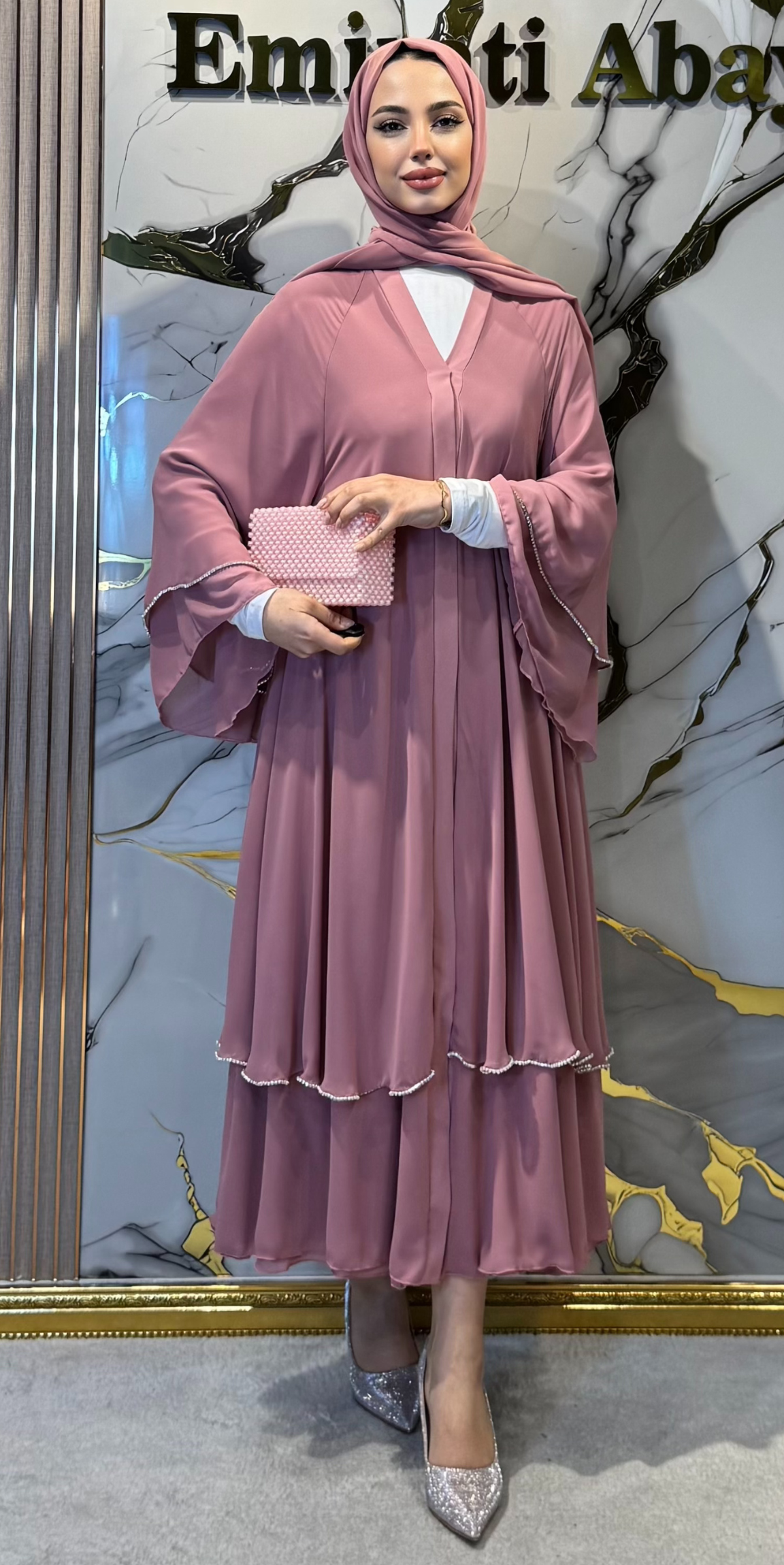 عباية من طبقتين مزينة بأحجار سواروفسكي وردية اللون