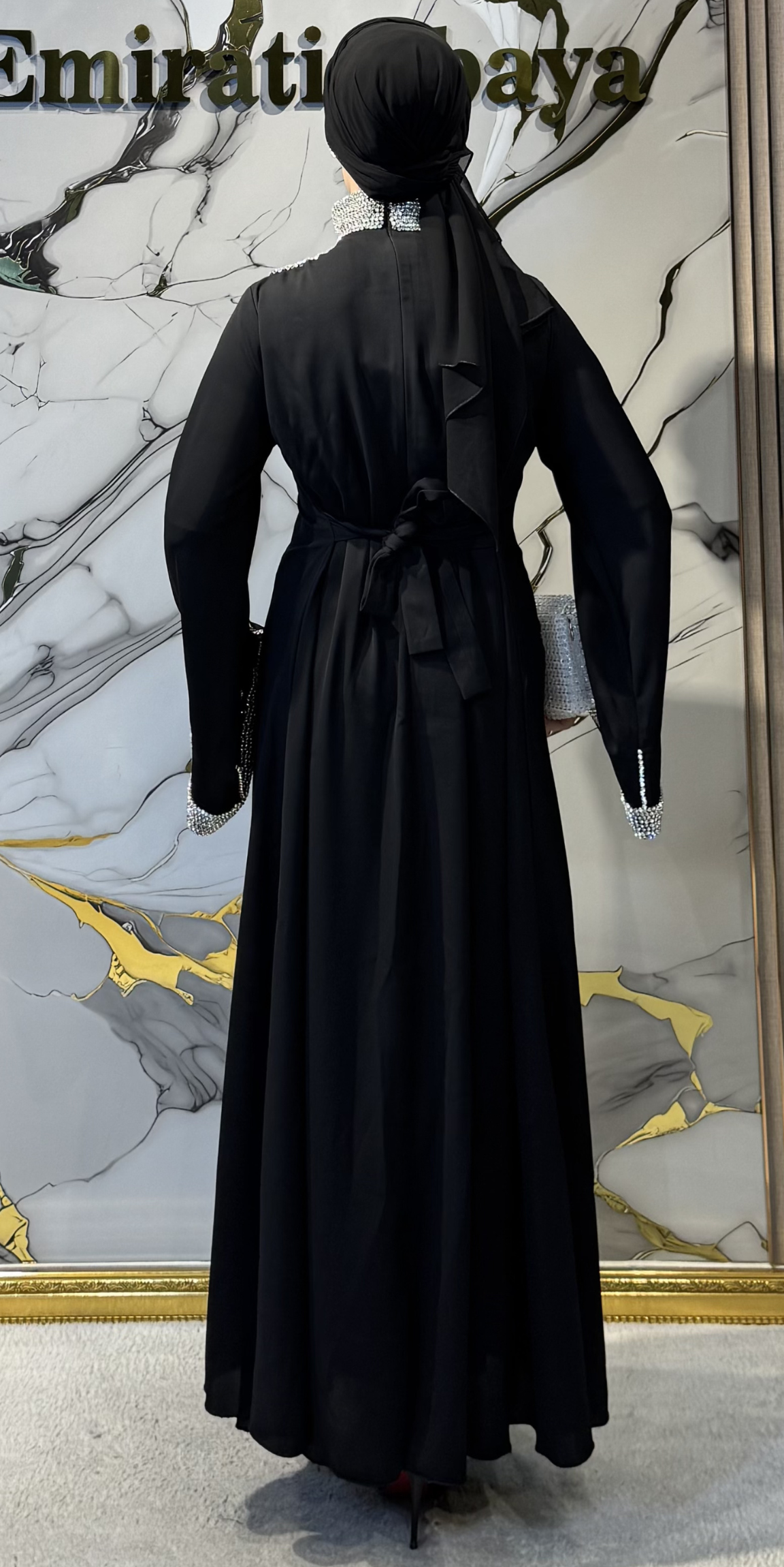 El Yapımı Beyaz Taşlı Siyah Dubai Abaya Püsküllü Taş Detaylı | EF0026 WSTB