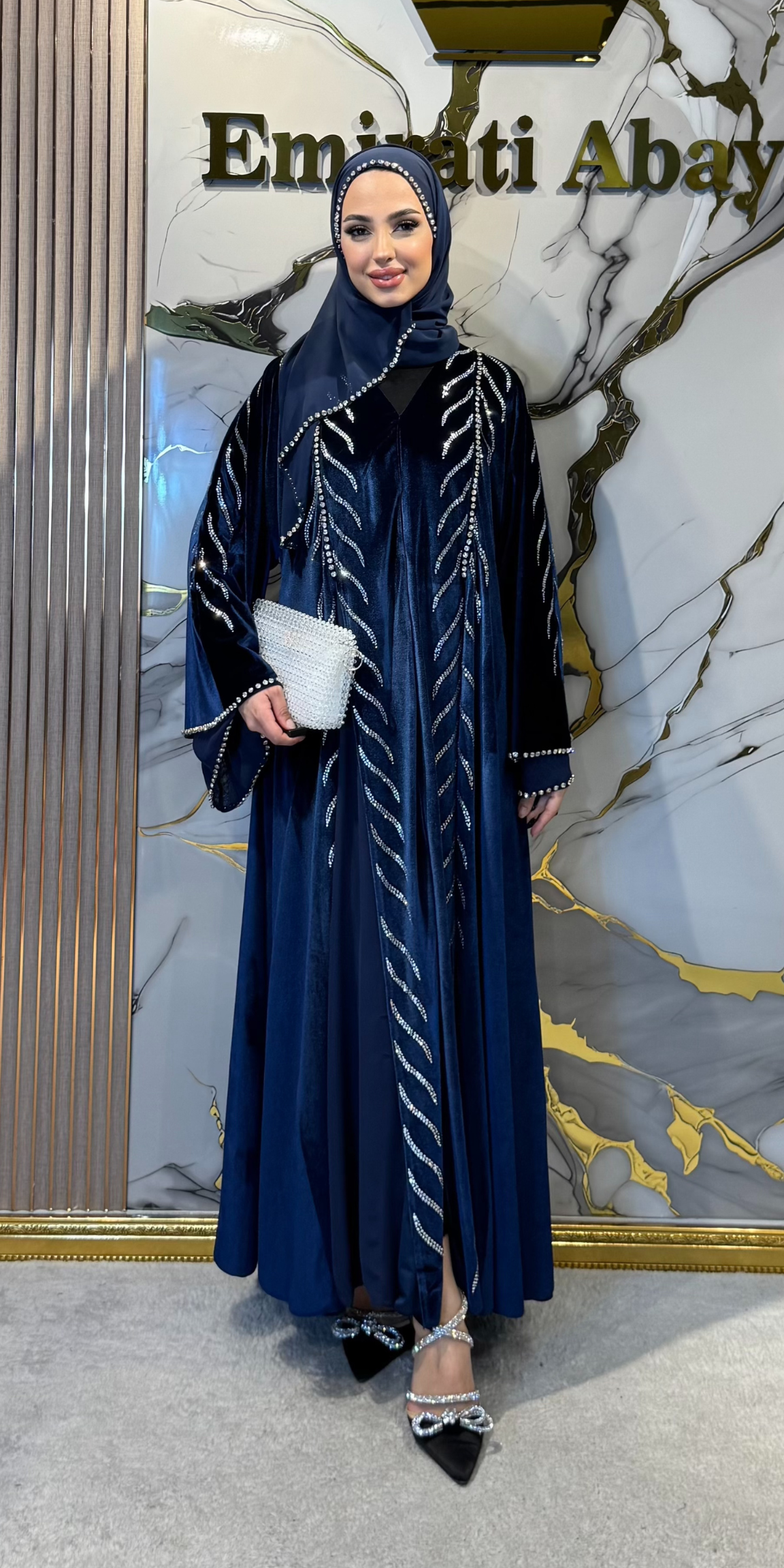 Queen Laceveret Kadife Beyaz Kristal Taş İşlemeli Dubai Stil Abaya