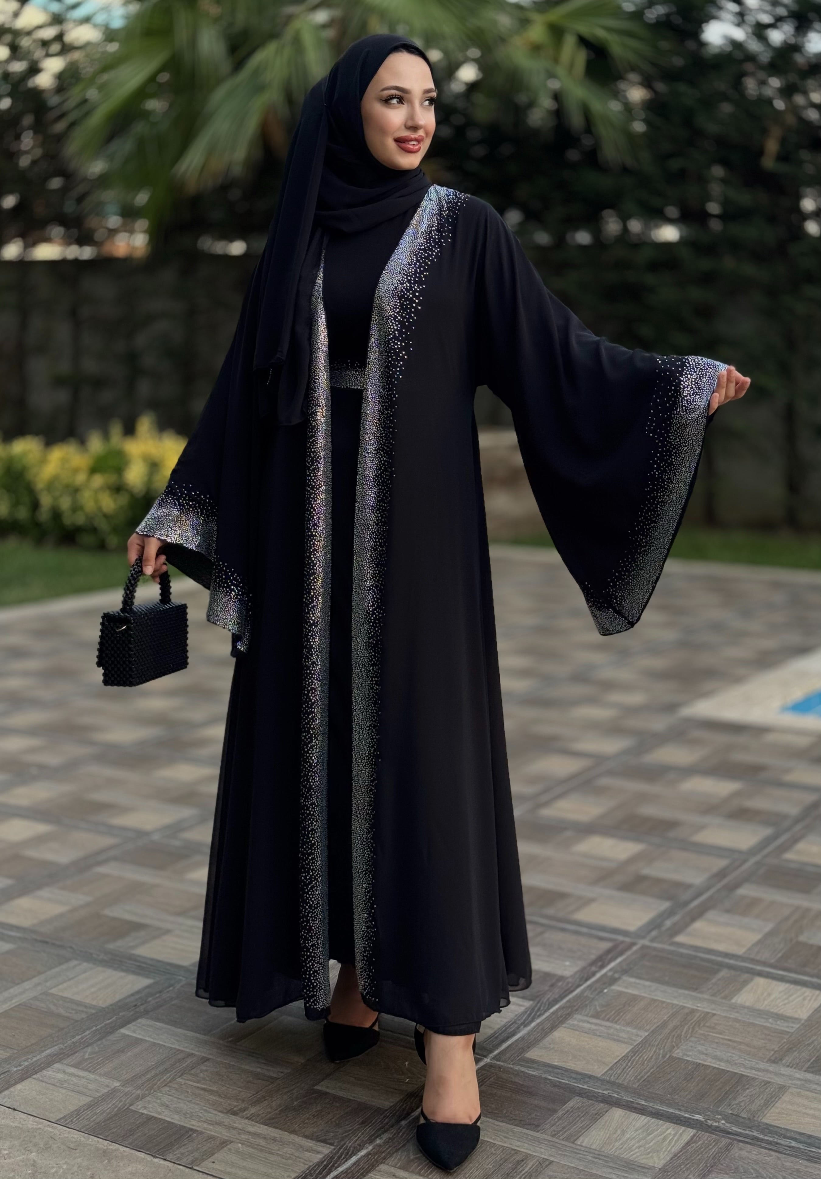 Önü Taşlı Işıltılı Şık Abaya