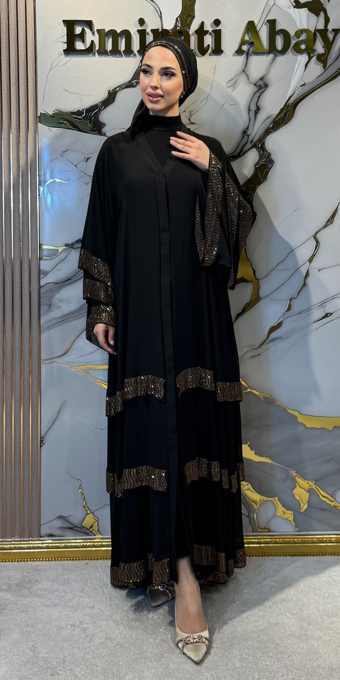 Altın Taşlı Emirati Tasarım Üç Katlı Siyah Şifon Abaya